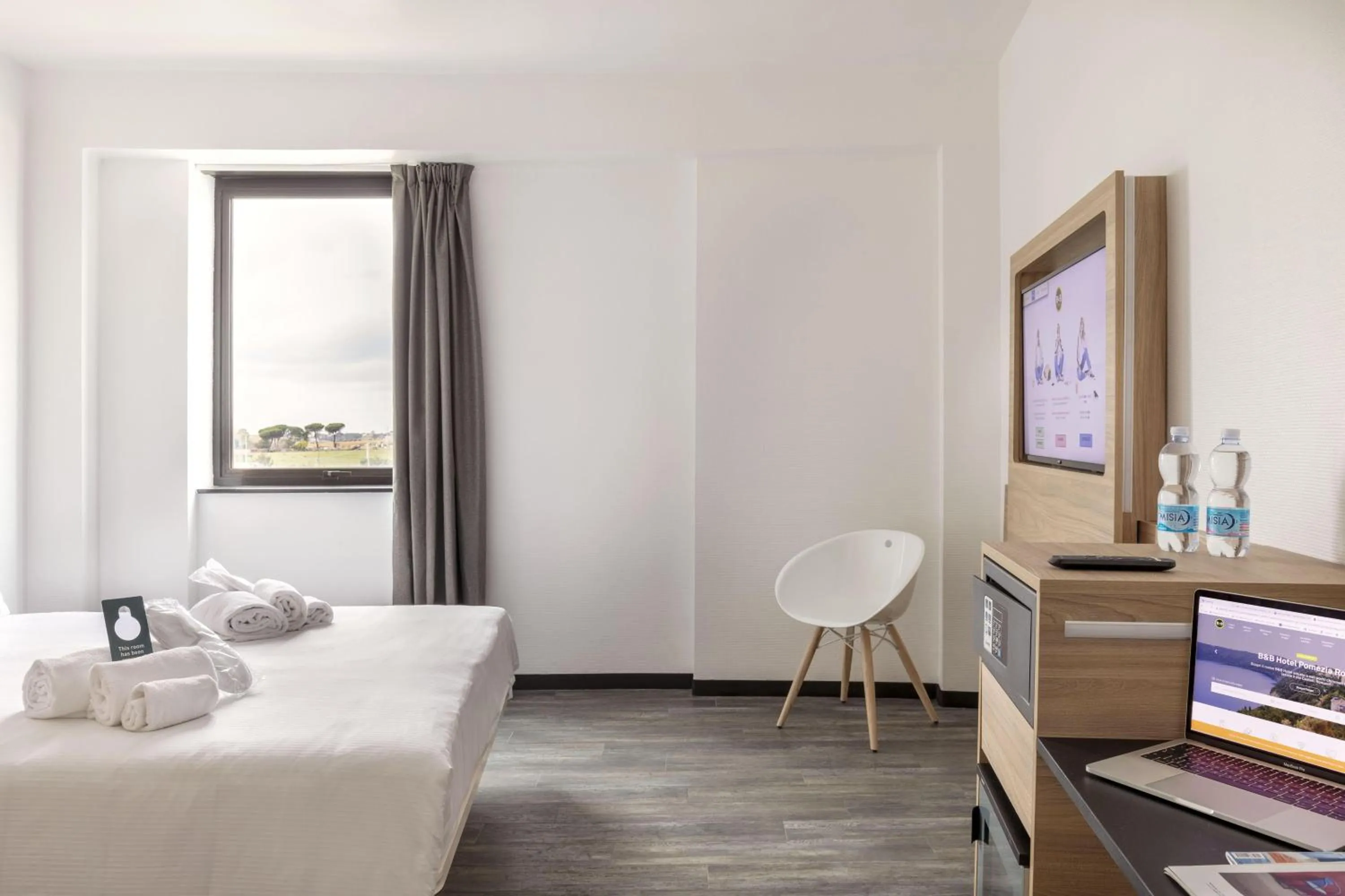 Photo of the whole room, Bed in B&B Hotel Pomezia Roma