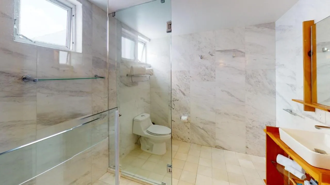 Shower in Hotel CLARUM 101