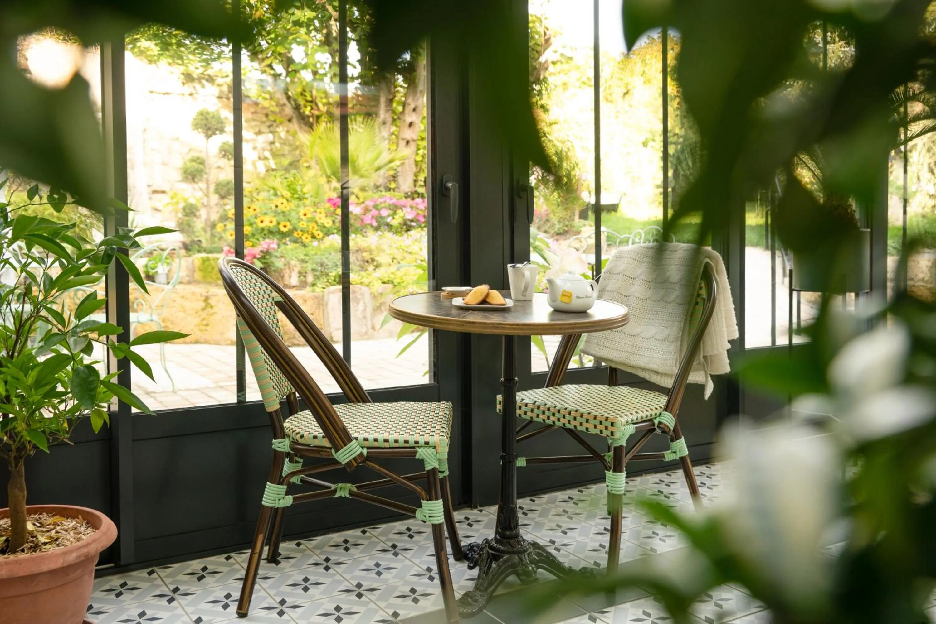 Patio in Les Glycines de Monchy- Chambres d'hôtes