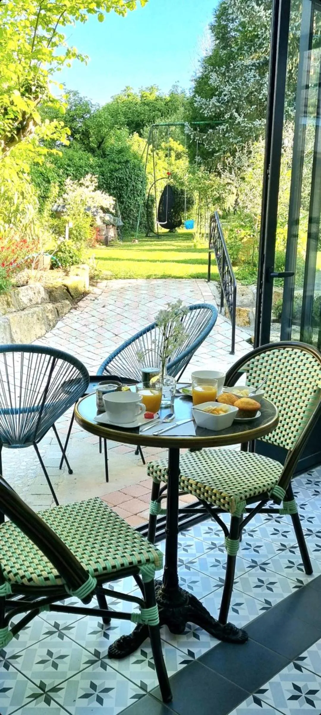 Spring in Les Glycines de Monchy- Chambres d'hôtes