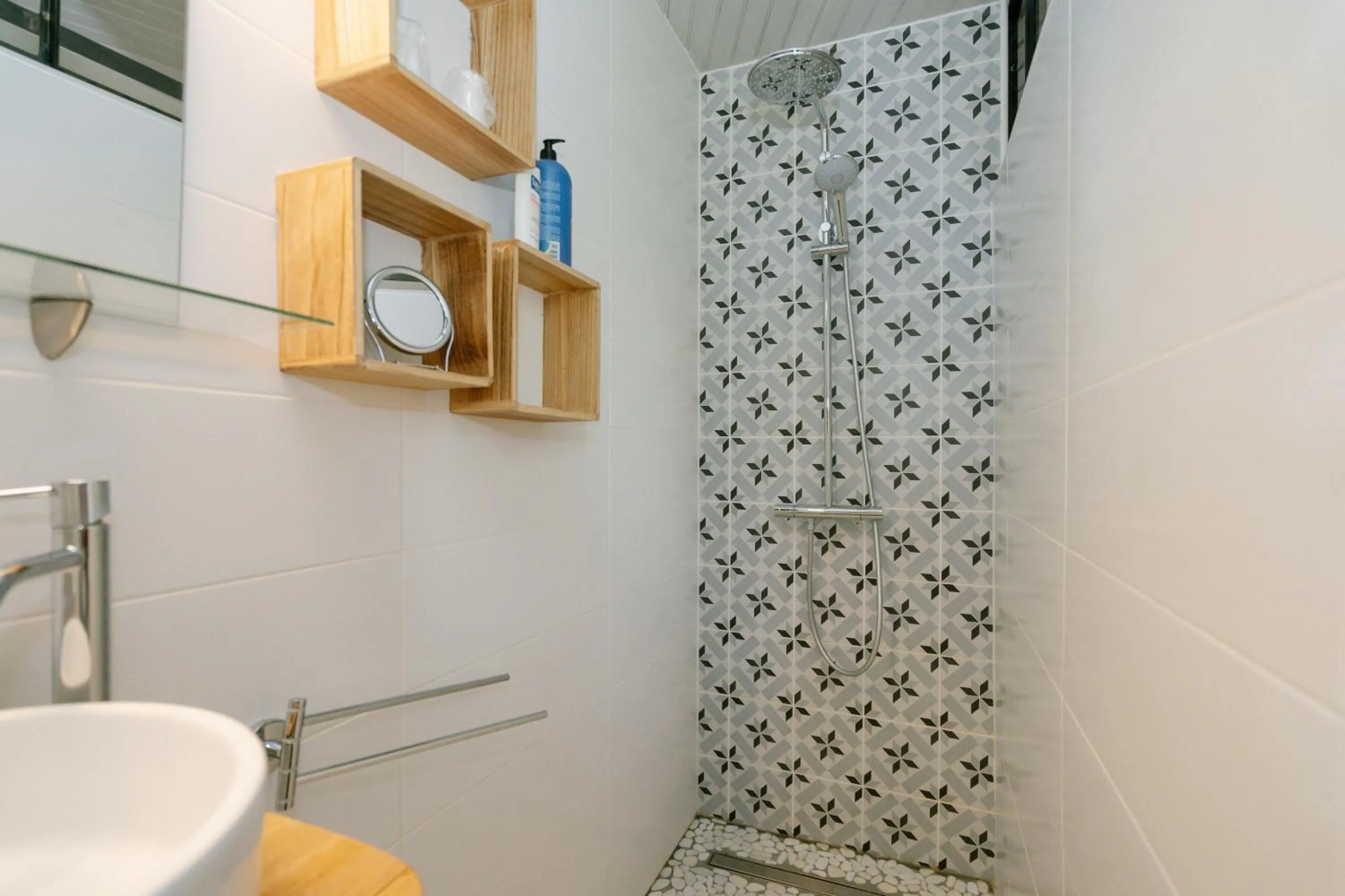 Shower in Les Glycines de Monchy- Chambres d'hôtes