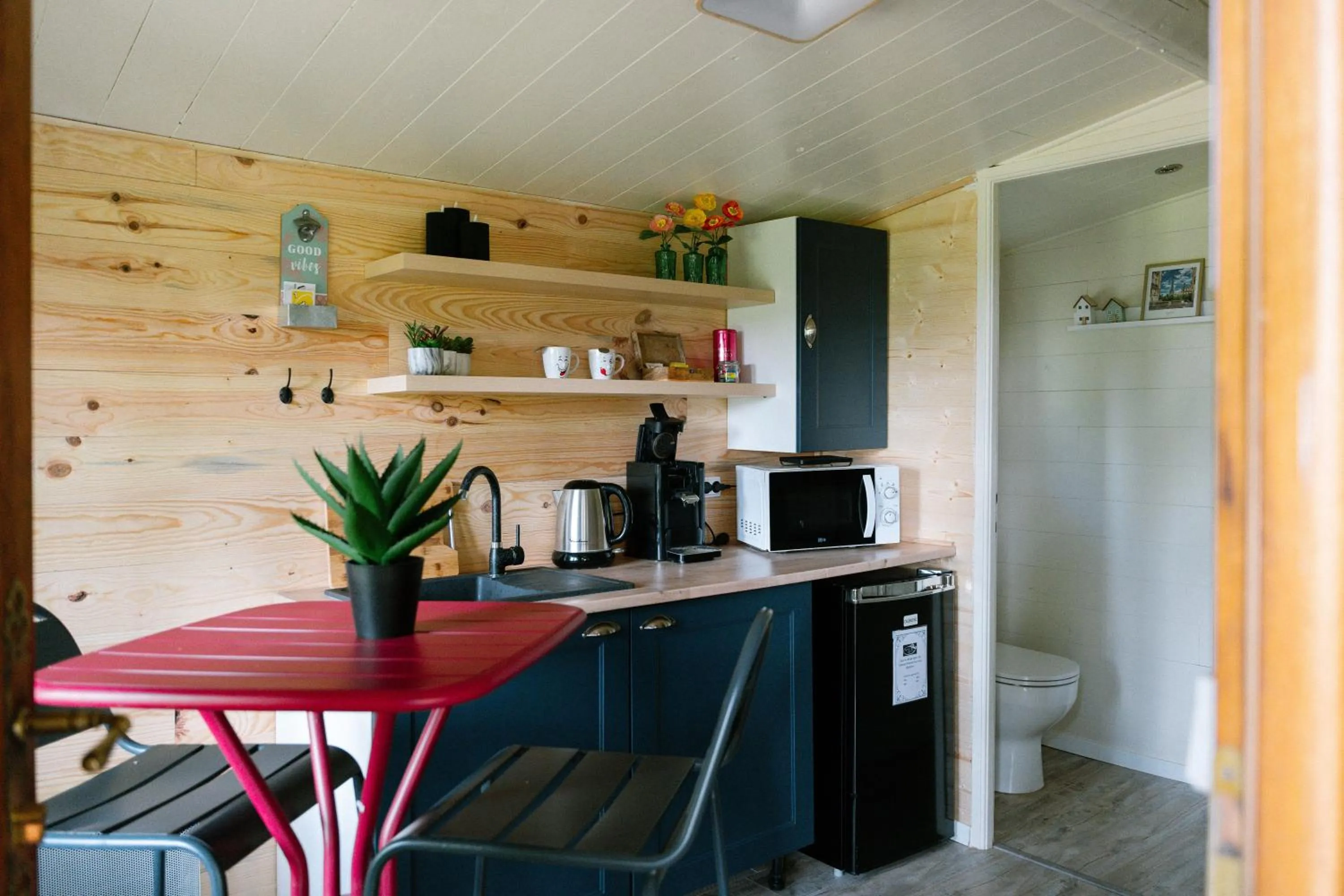 Coffee/tea facilities in Les Glycines de Monchy- Chambres d'hôtes