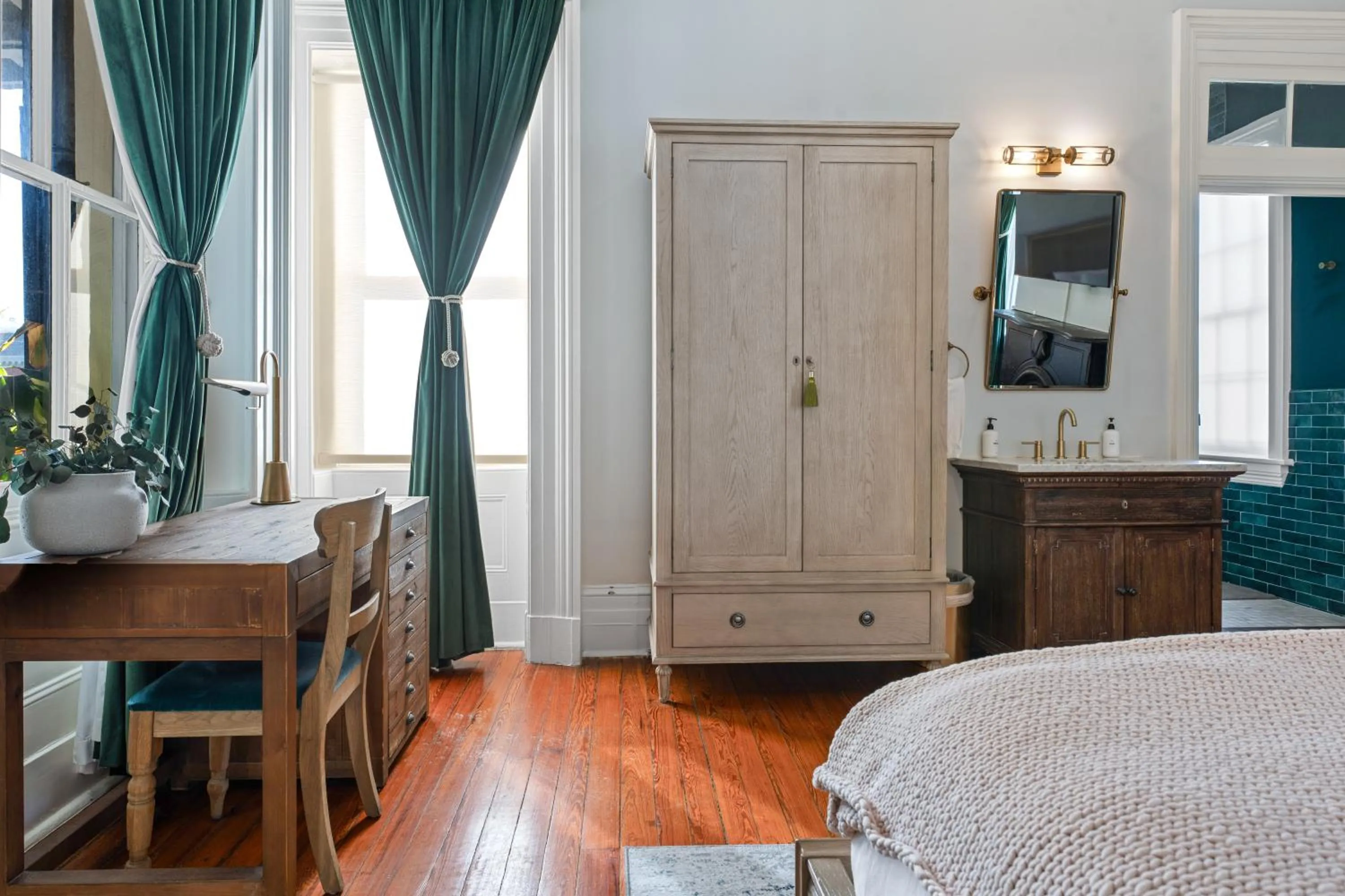 Photo of the whole room, Bed in Bellwether House