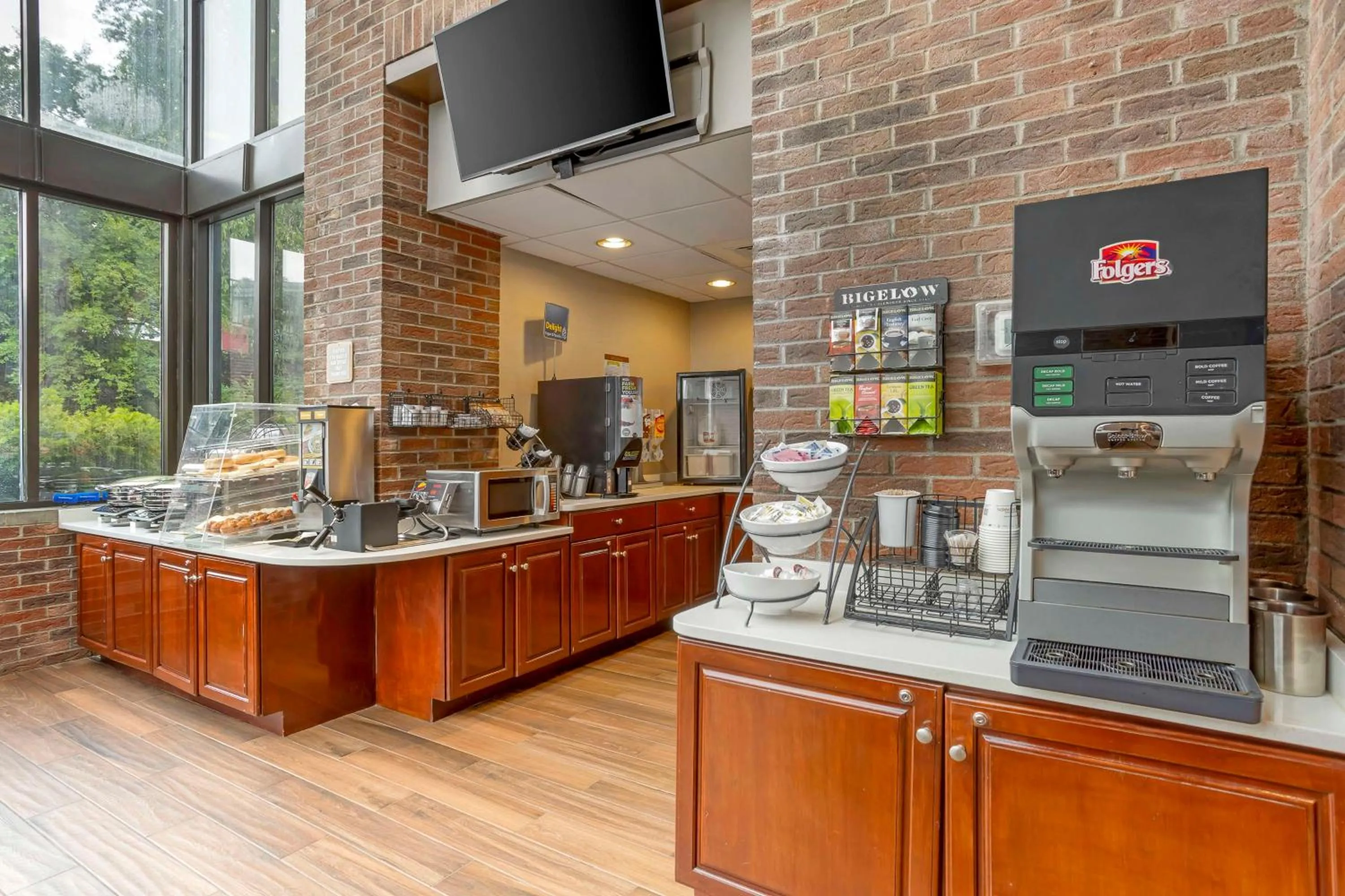 Breakfast in Best Western Danbury/Bethel