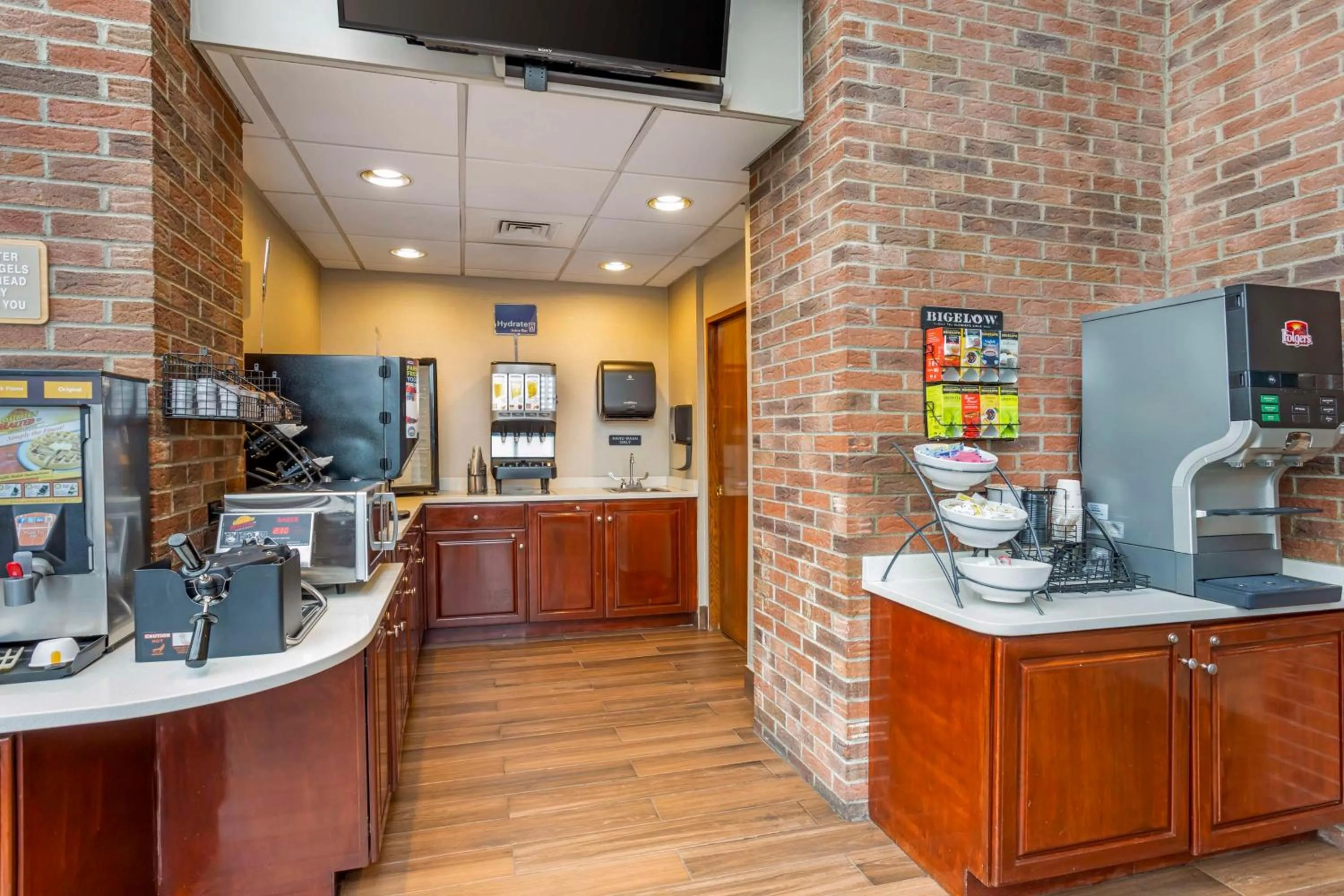 Breakfast in Best Western Danbury/Bethel