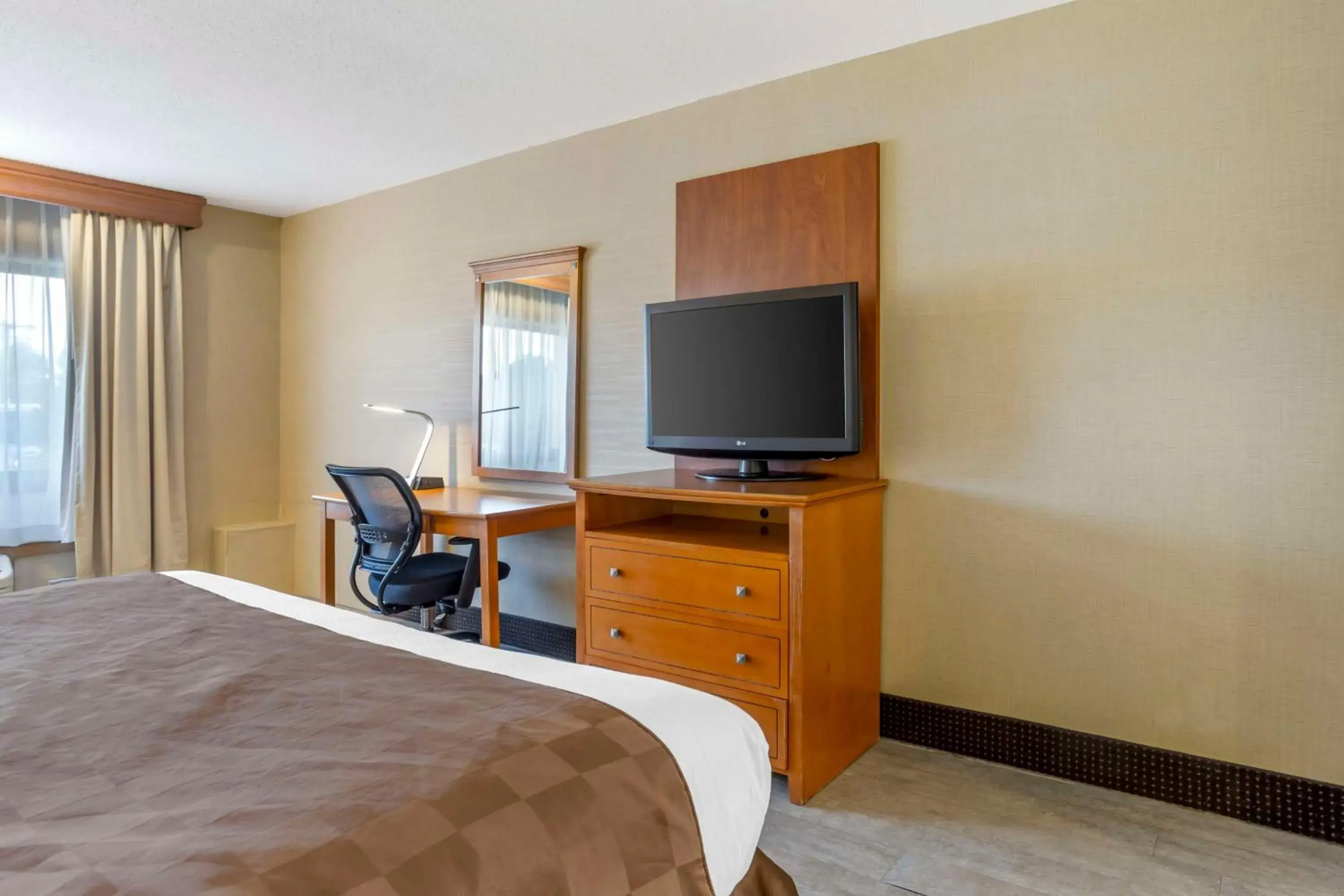 King Room with BathTub - Disability Access in Best Western Danbury/Bethel King Room with BathTub - Disability Access in Best Western Danbury/Bethel