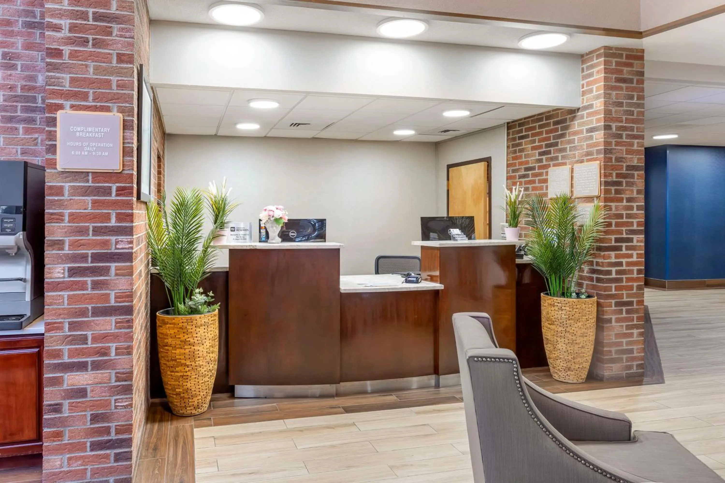 Lobby or reception in Best Western Danbury/Bethel