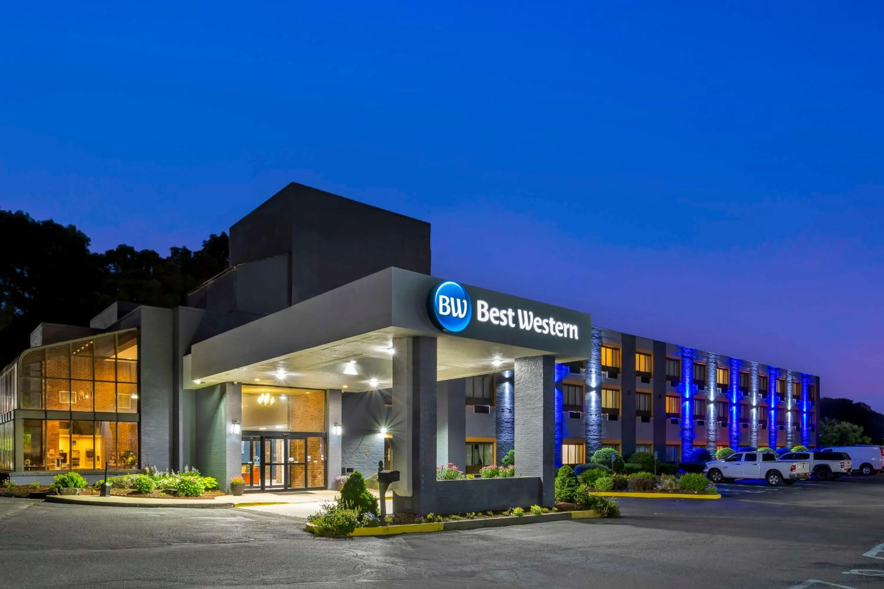 Property building in Best Western Danbury/Bethel