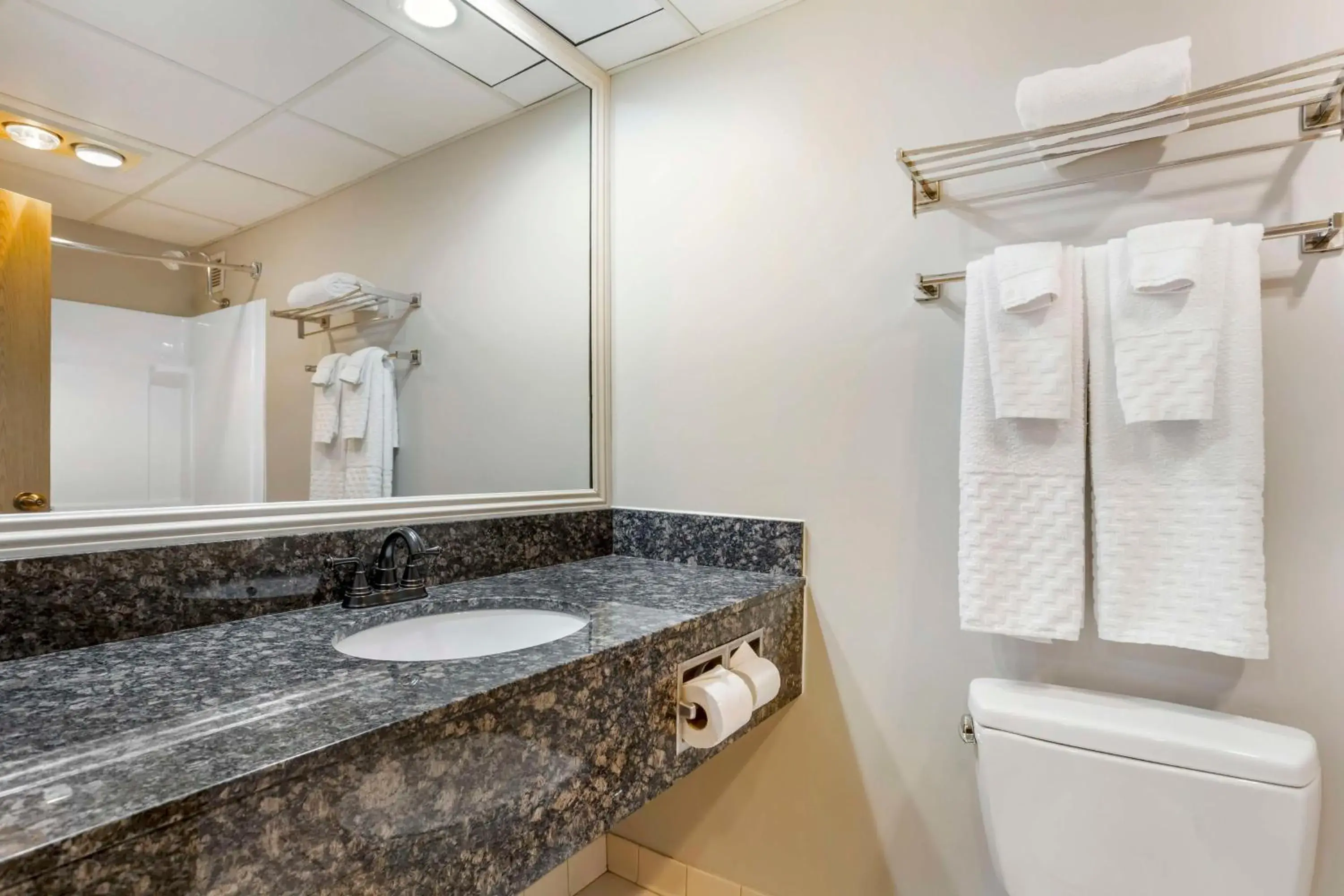 Queen Room in Best Western Danbury/Bethel Queen Room in Best Western Danbury/Bethel