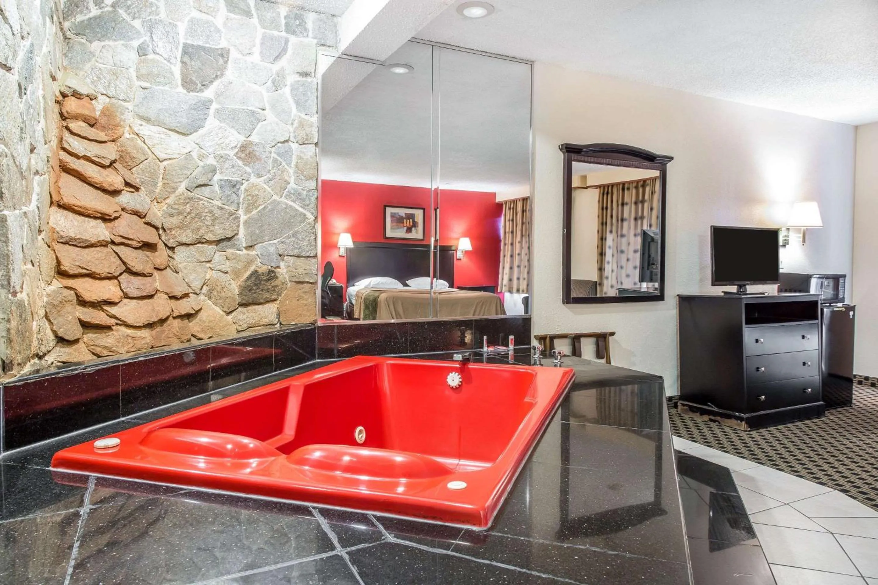 Photo of the whole room in Econo Lodge