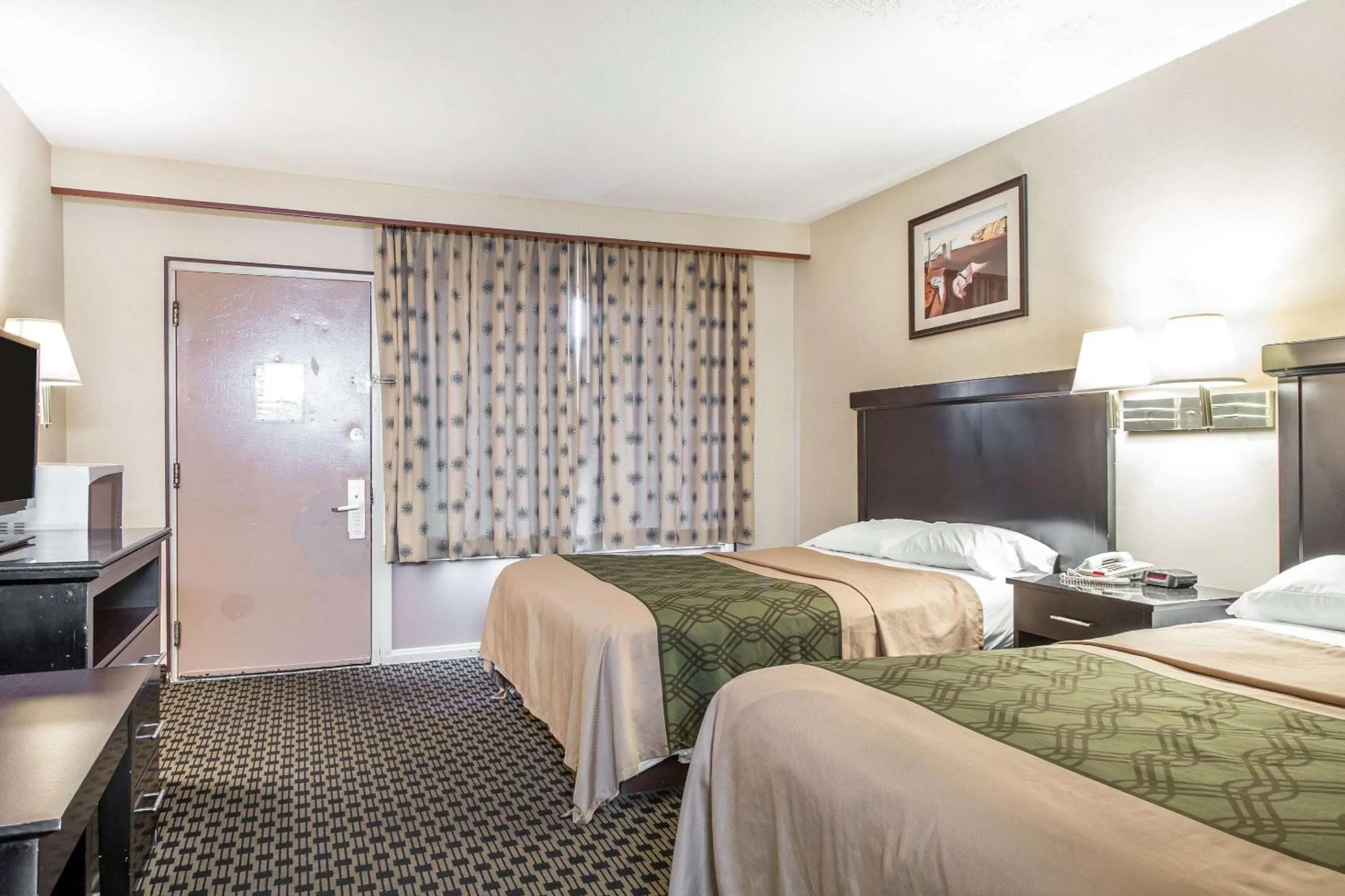 Photo of the whole room, Bed in Econo Lodge