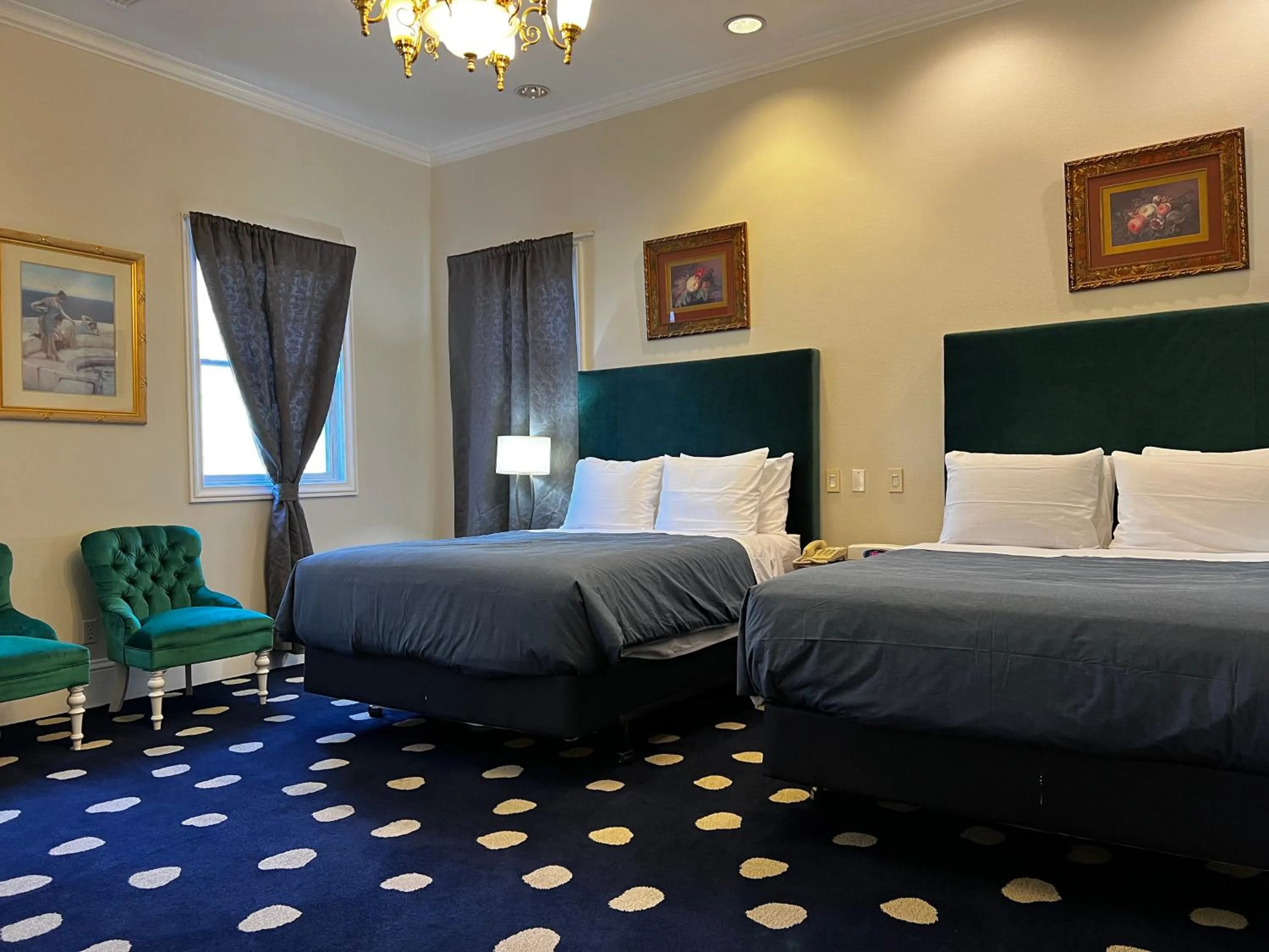 Bed in Sterling Hotel