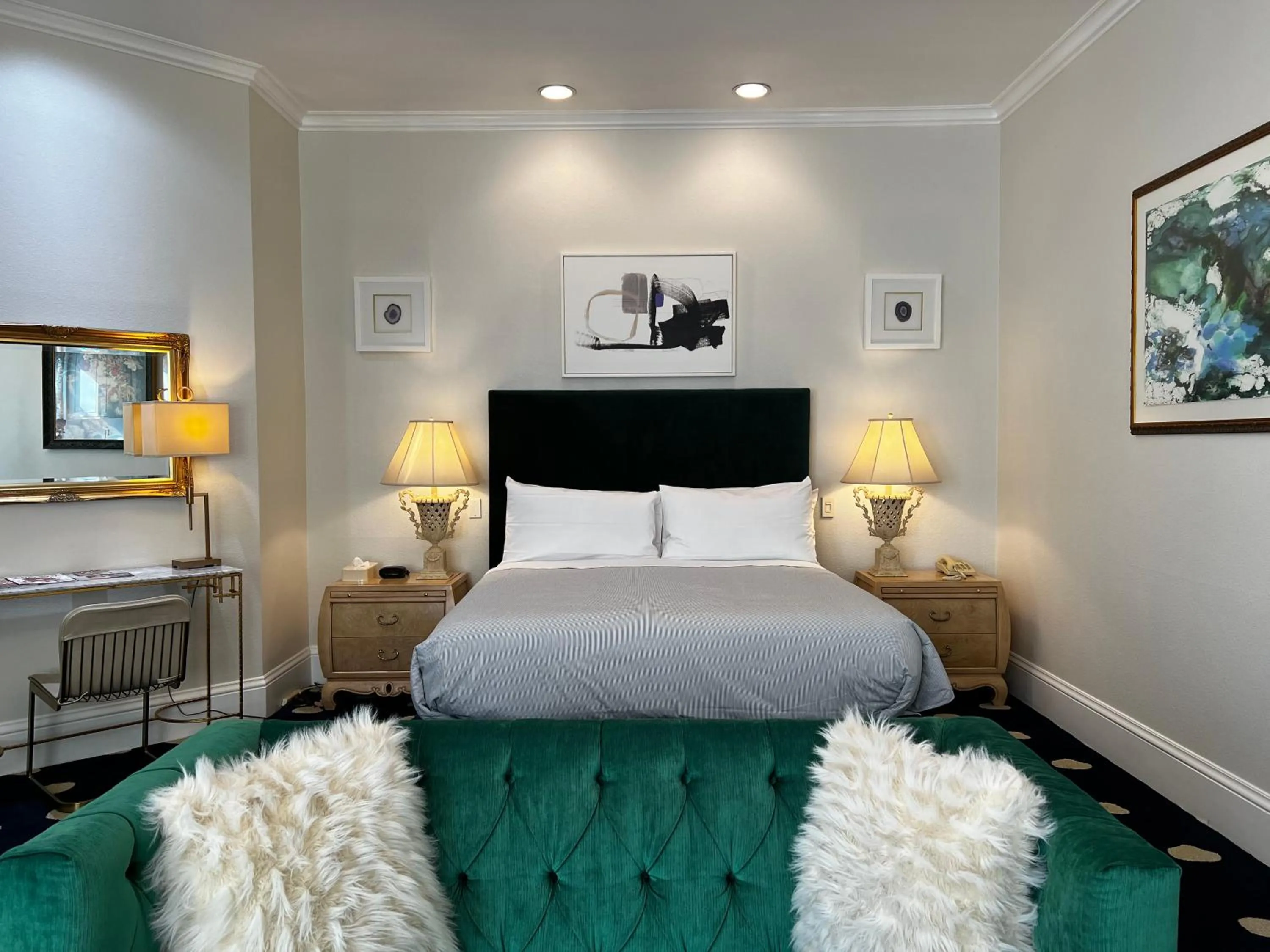 Bed in Sterling Hotel