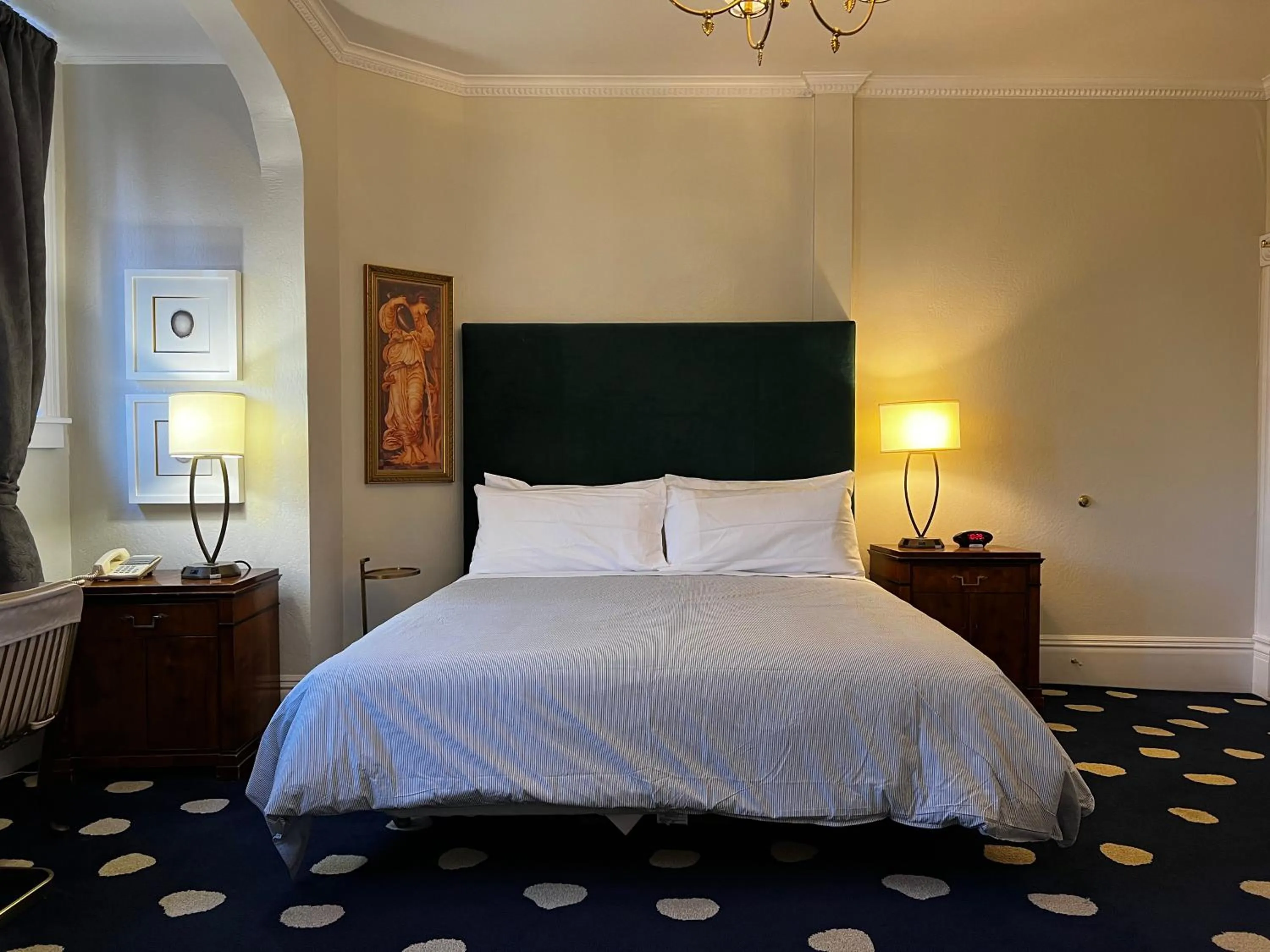 Bed in Sterling Hotel