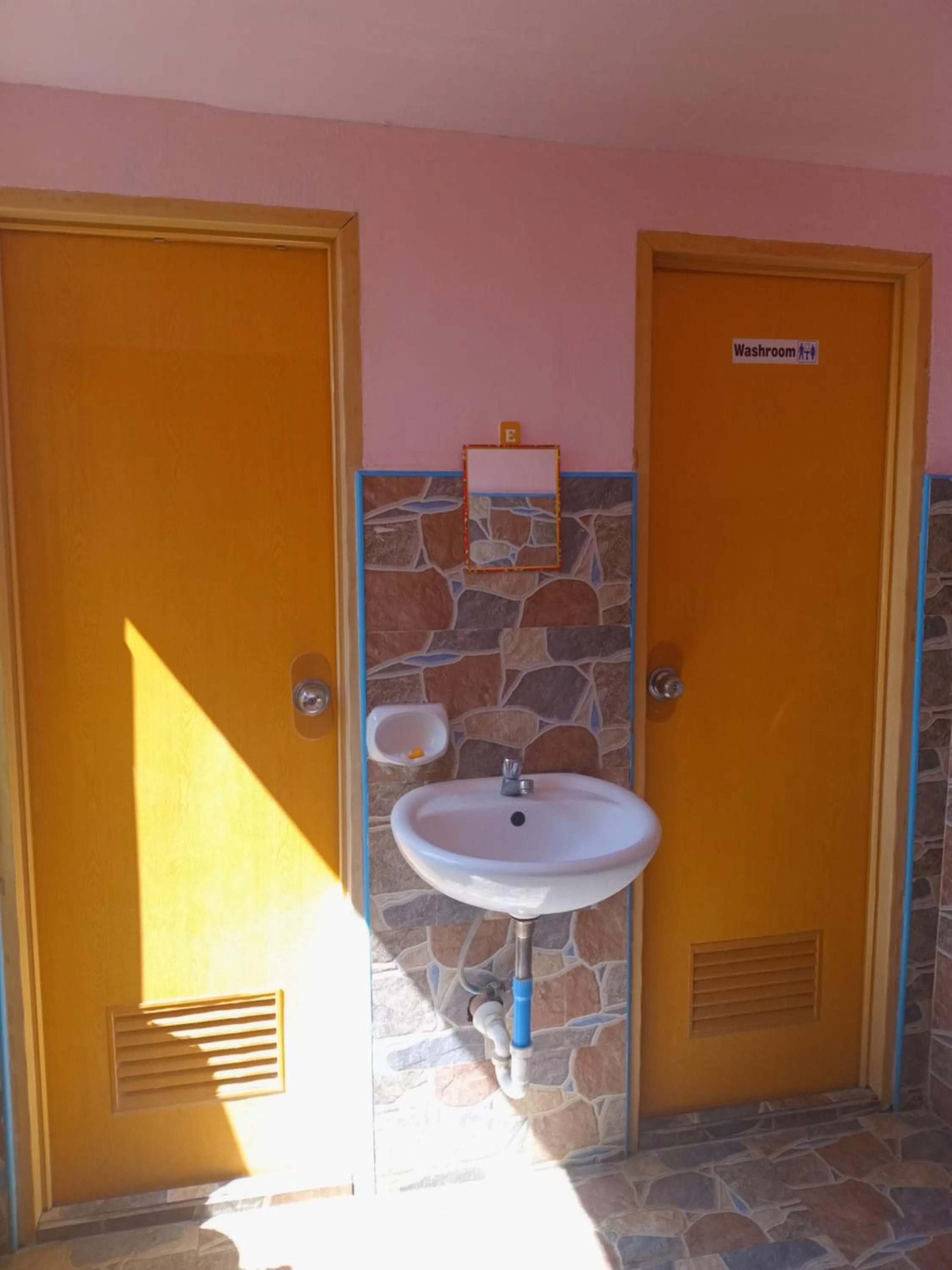 JayDin Travellers Inn