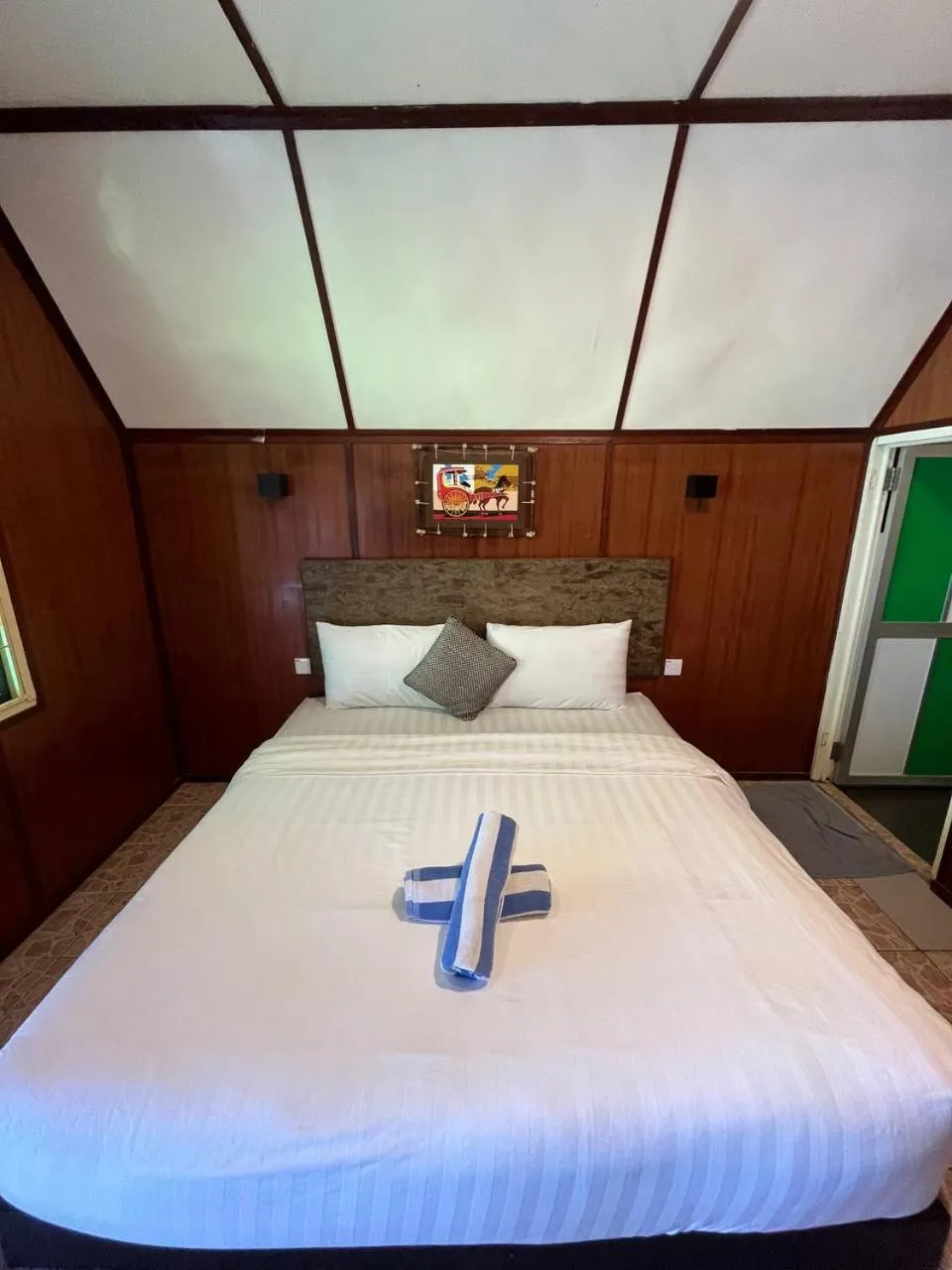 Bed in Sandy Beach Resort By Casa Loma