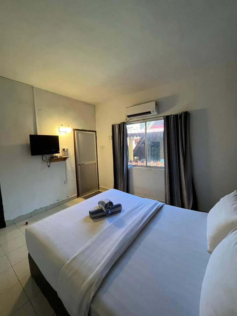 Bed in Sandy Beach Resort By Casa Loma