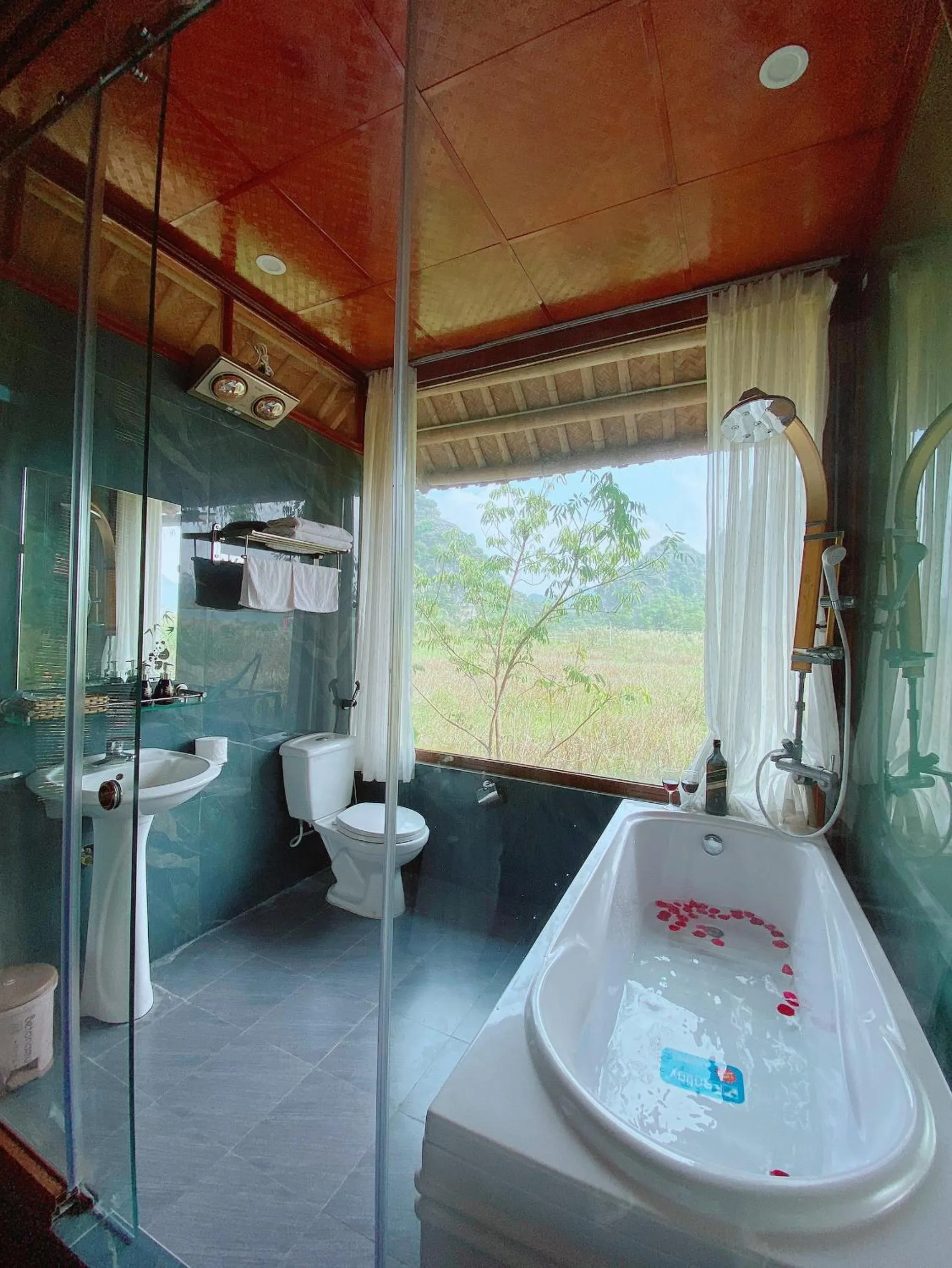 Hot Tub in Lotus Field Homestay