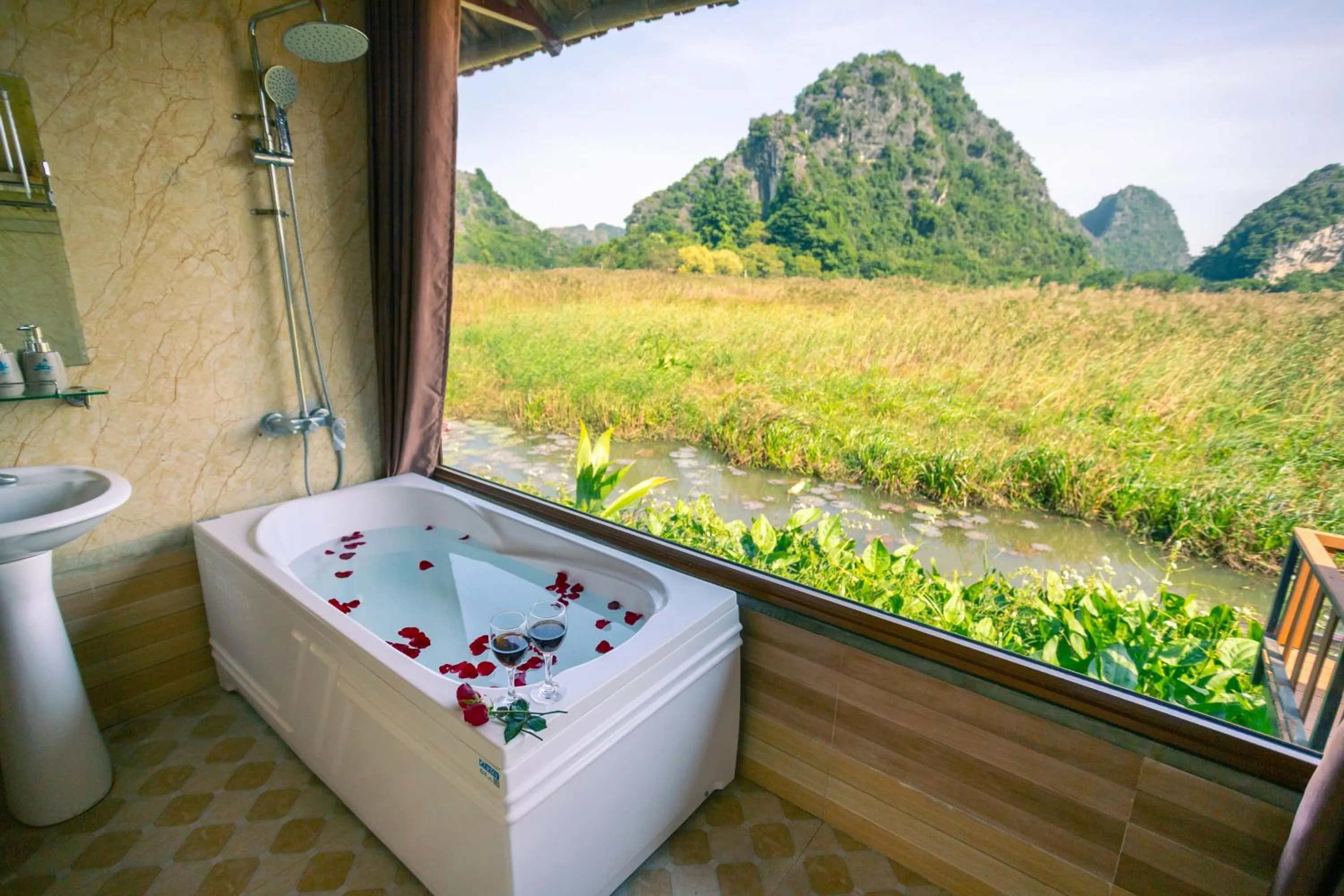 Lotus Field Homestay