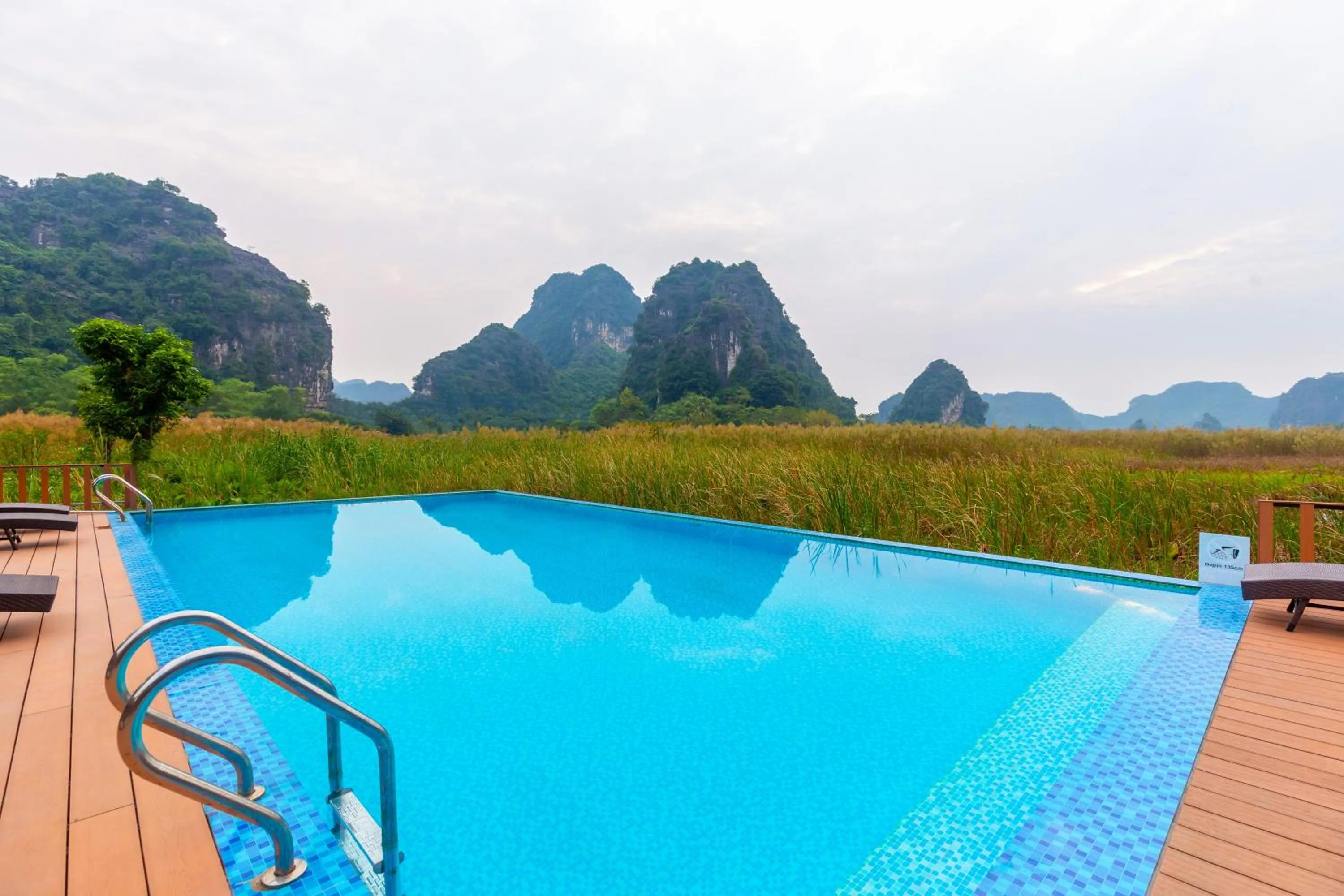 Mountain view in Lotus Field Homestay