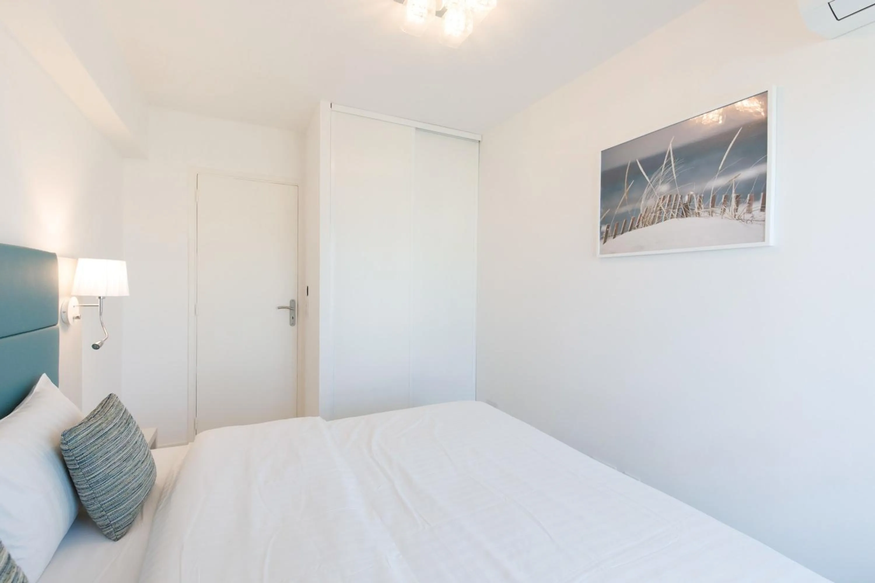 Bed in On La Croisette deluxe 2 bedrooms 2 baths