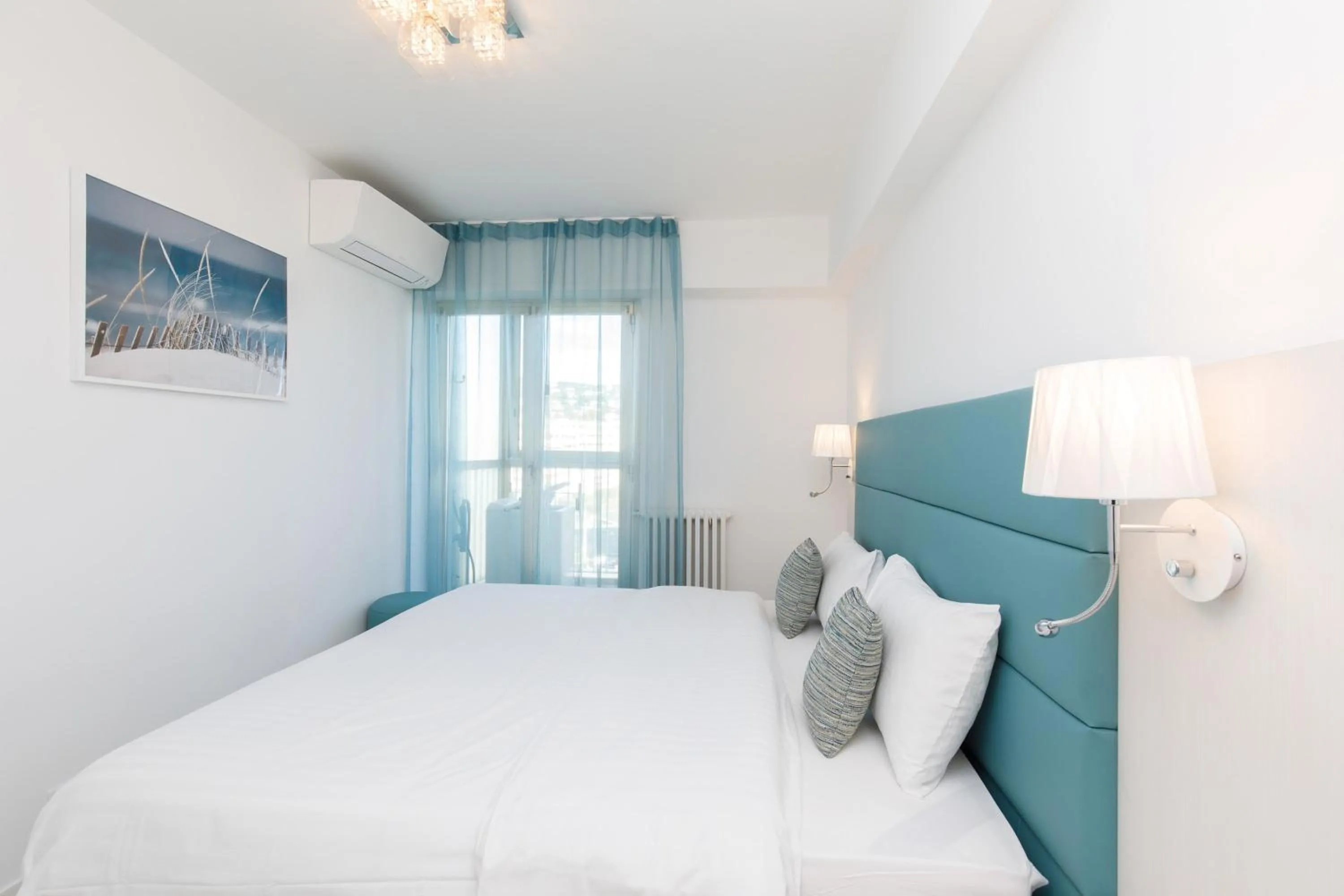 Bed in On La Croisette deluxe 2 bedrooms 2 baths