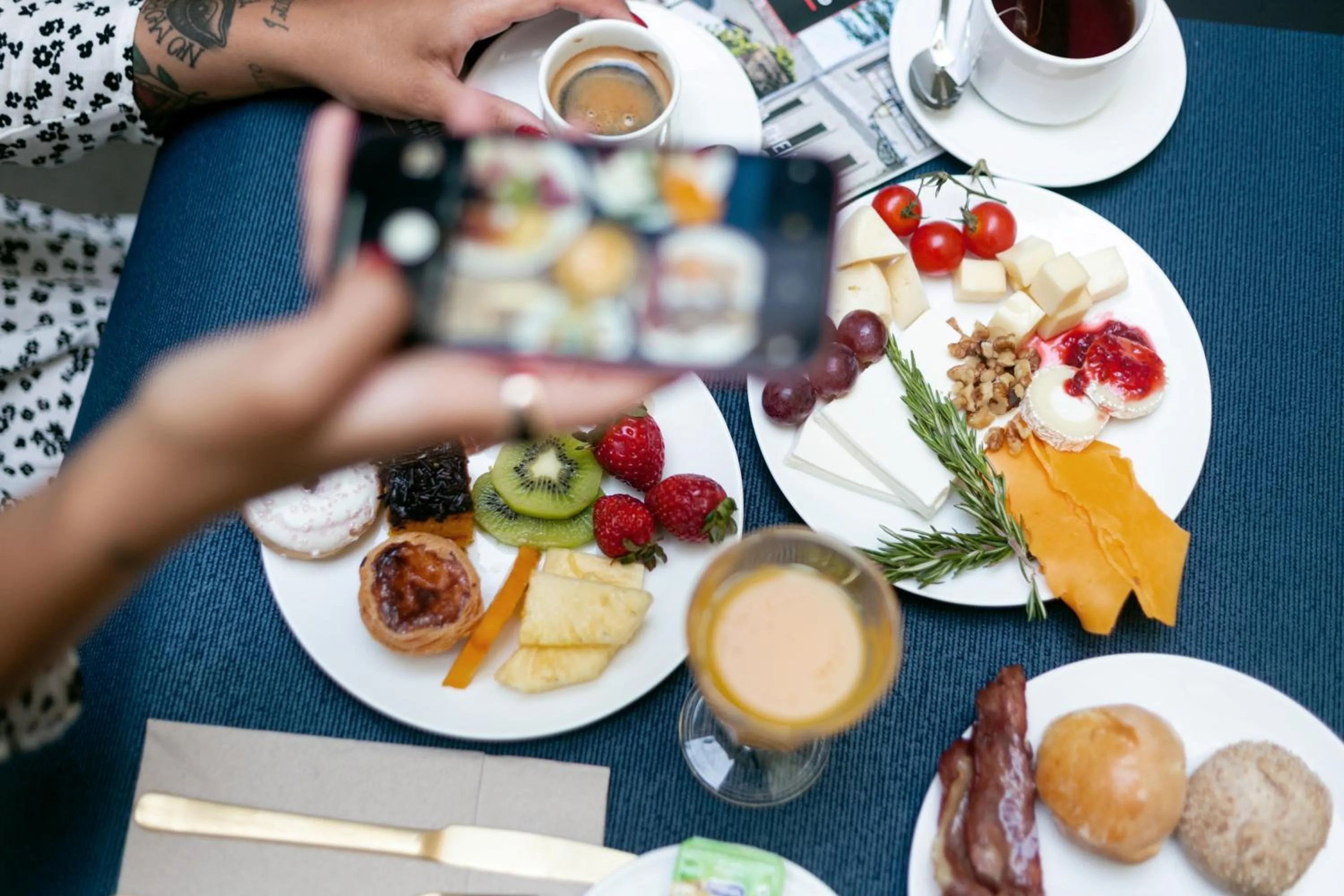 Buffet breakfast in Casual Raízes Porto