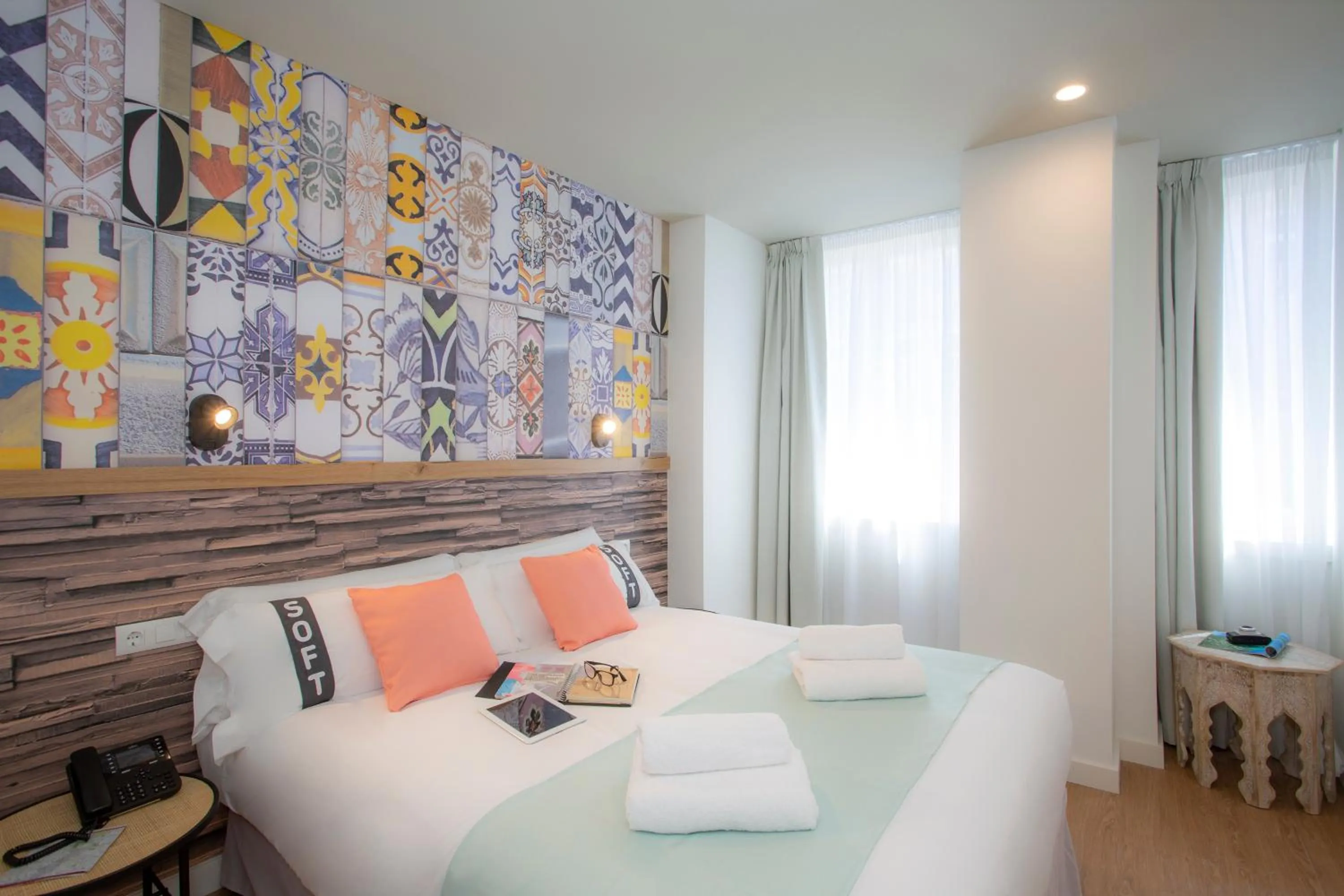 Photo of the whole room, Bed in Casual Raízes Porto