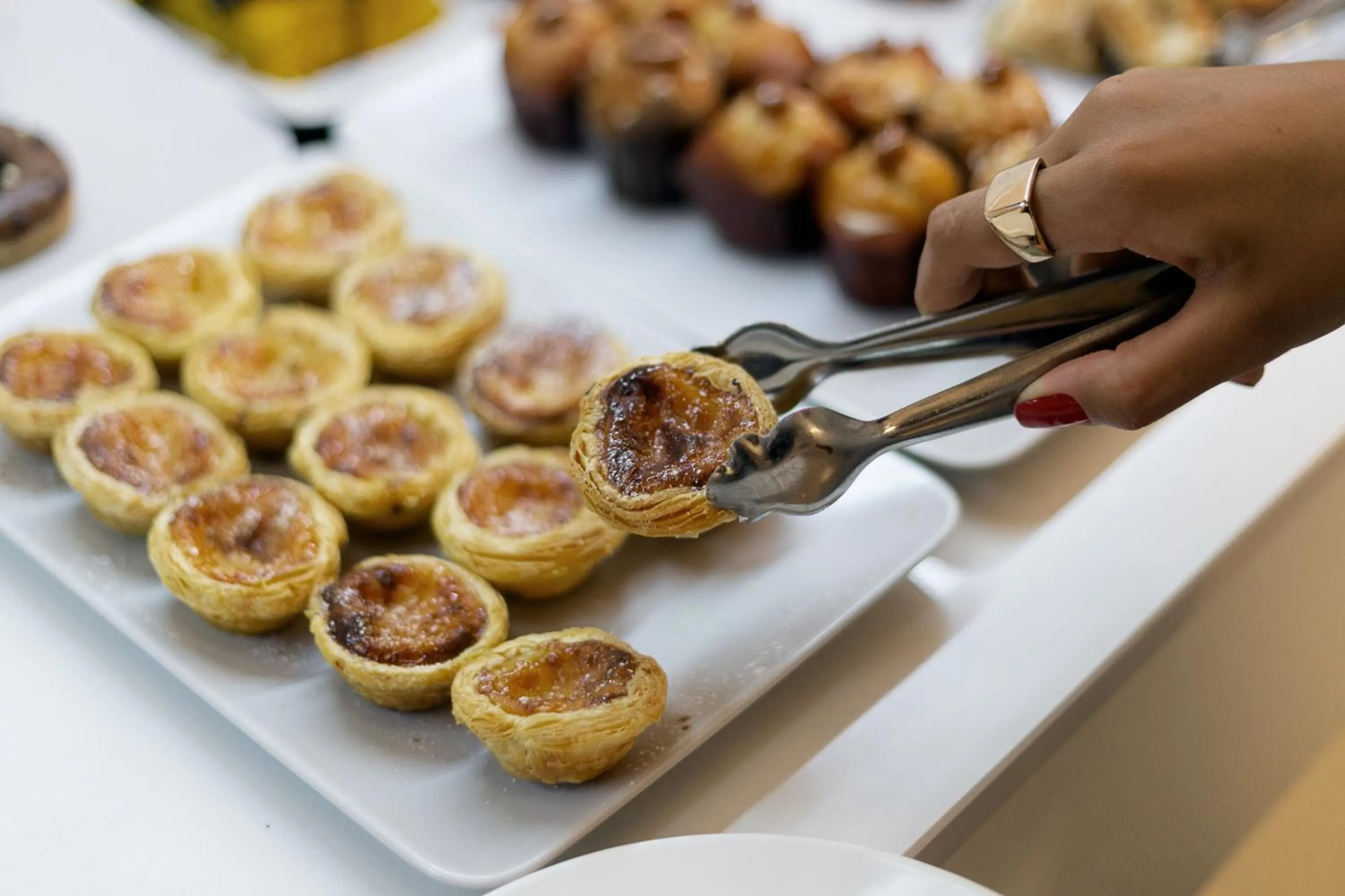 Buffet breakfast in Casual Raízes Porto