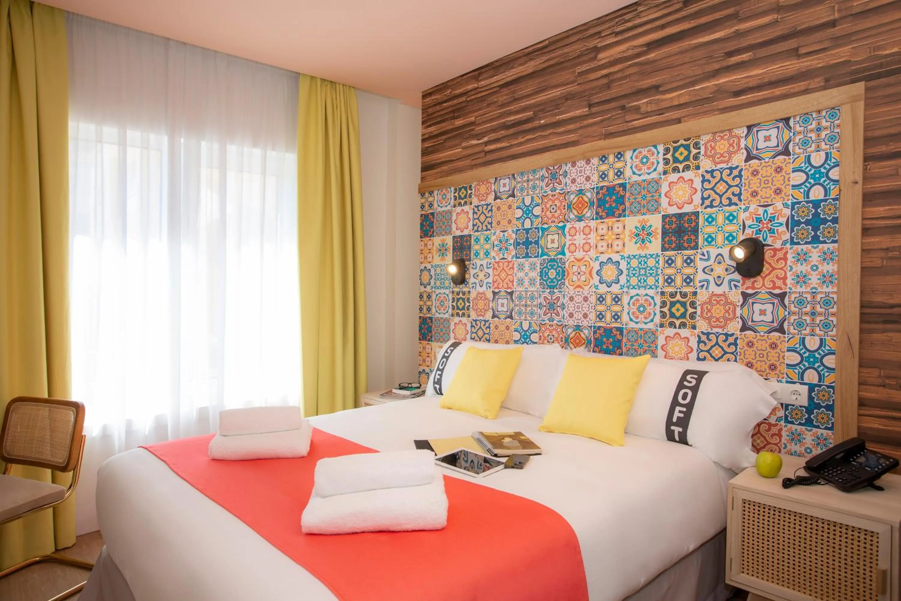 Photo of the whole room, Bed in Casual Raízes Porto