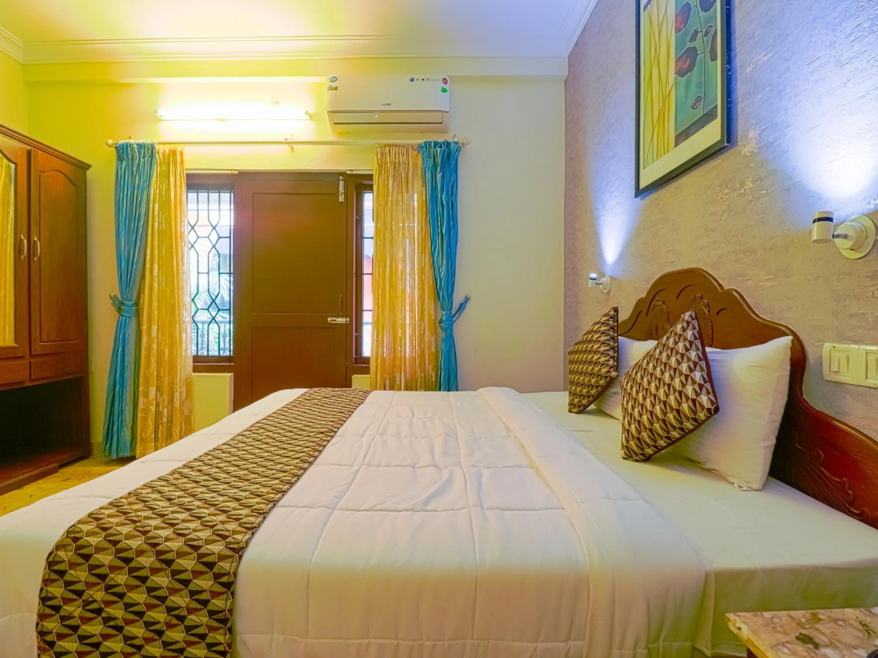 Photo of the whole room, Bed in The Byke Puja Samudra