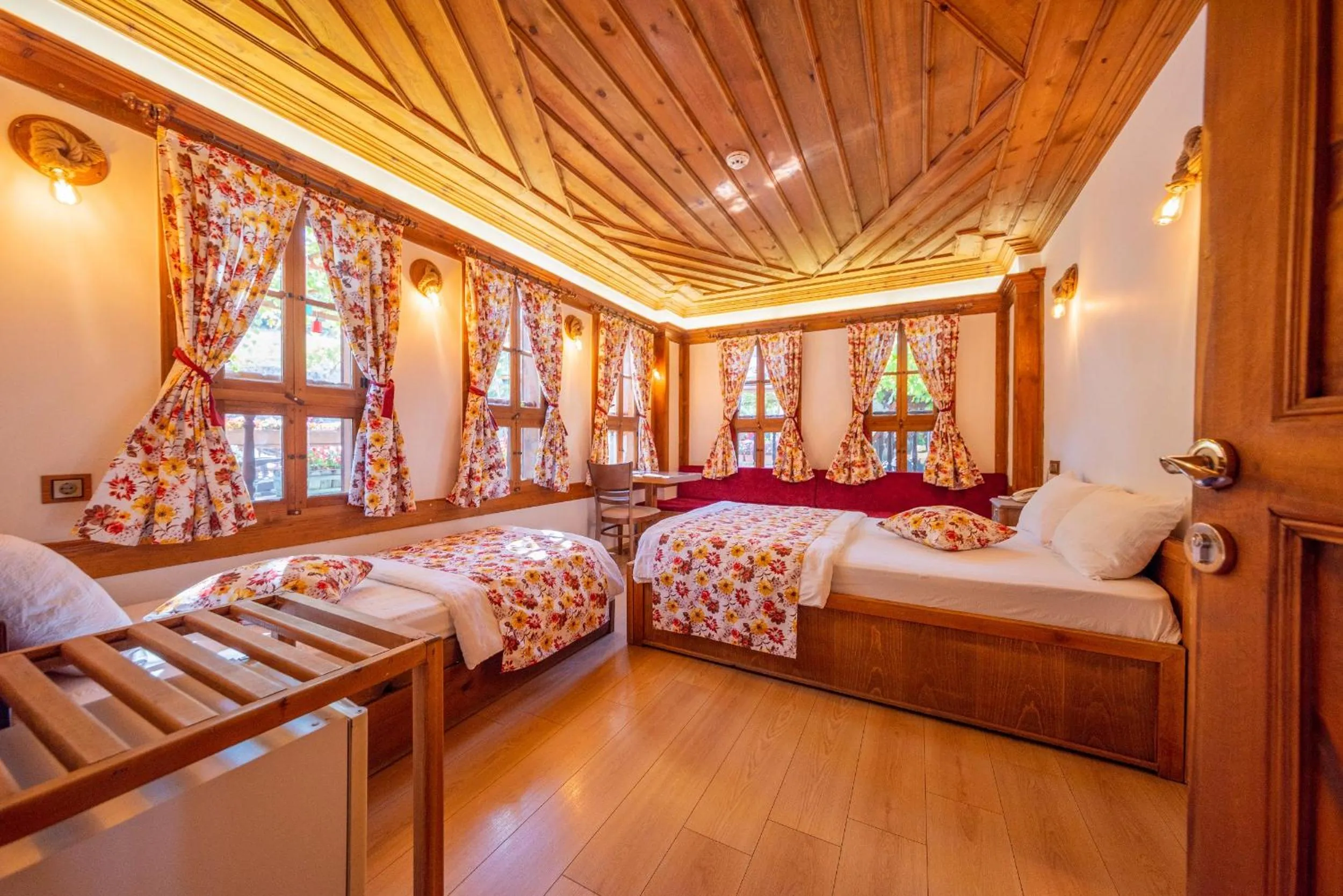 Photo of the whole room, Bed in Cesmeli Konak Corner