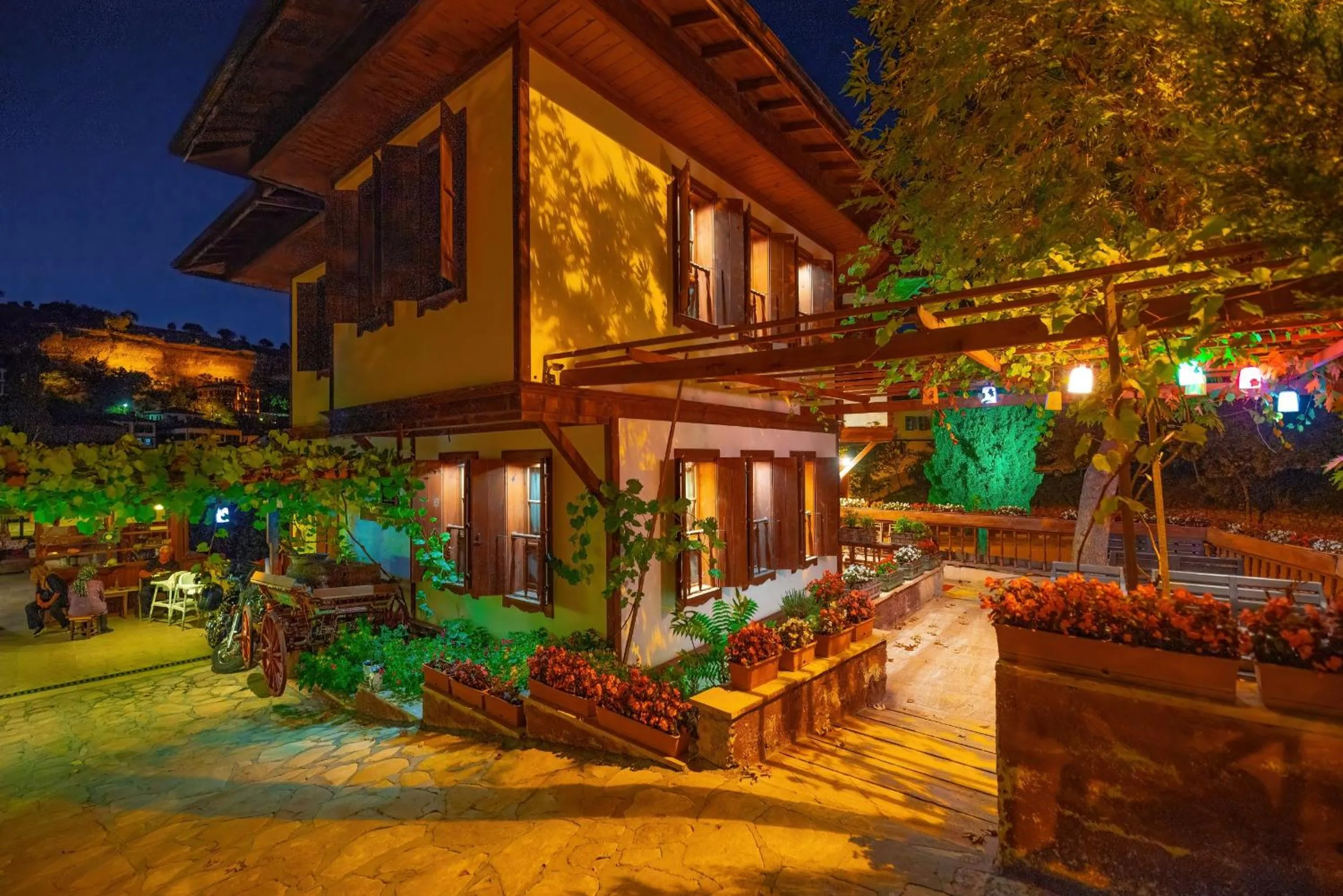 Property building in Cesmeli Konak Corner