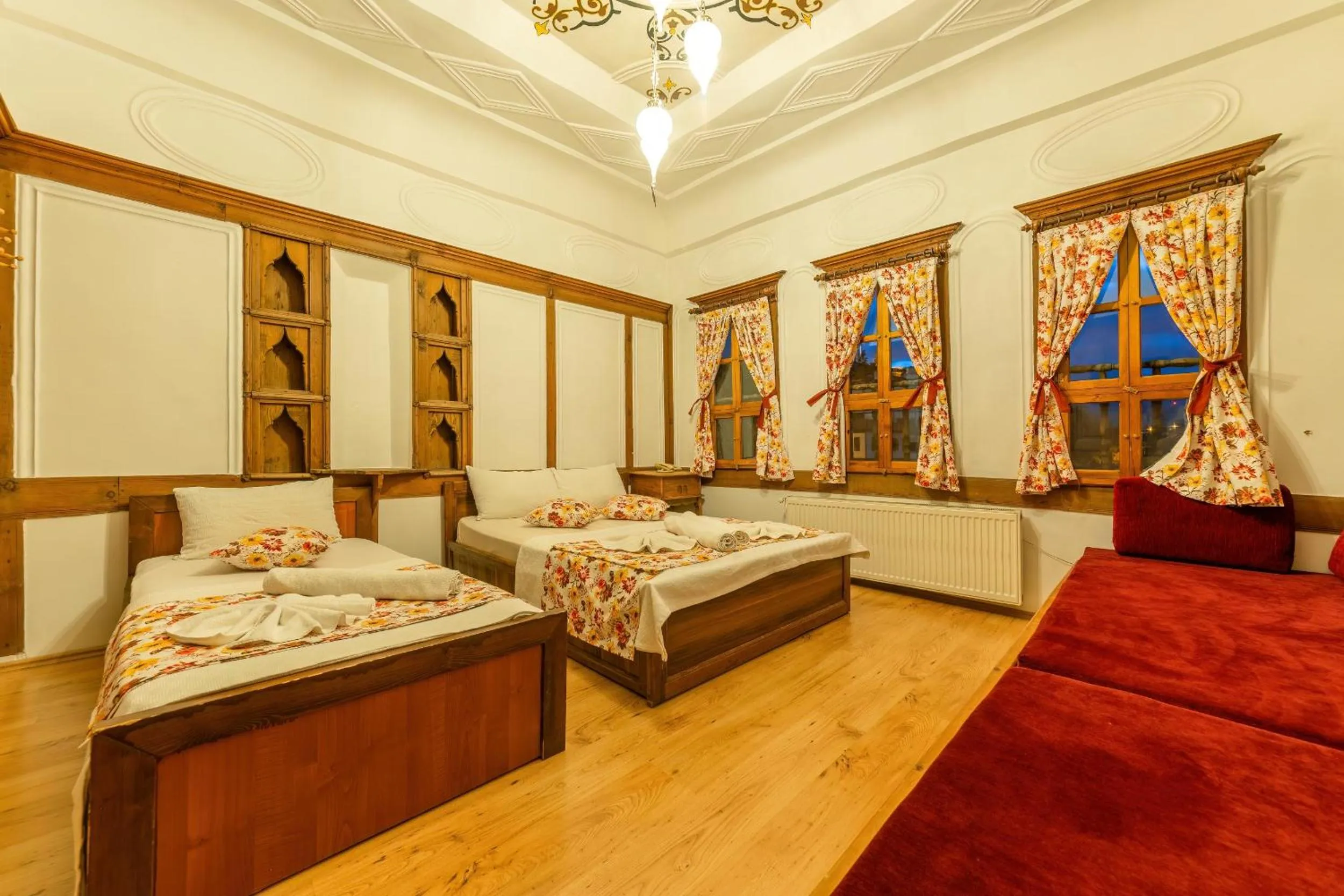 Photo of the whole room, Bed in Cesmeli Konak Corner