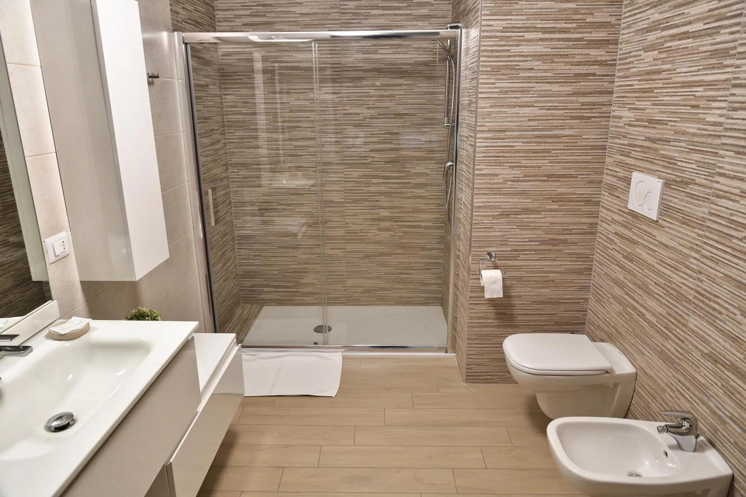 Bathroom in Karol Airport Bari