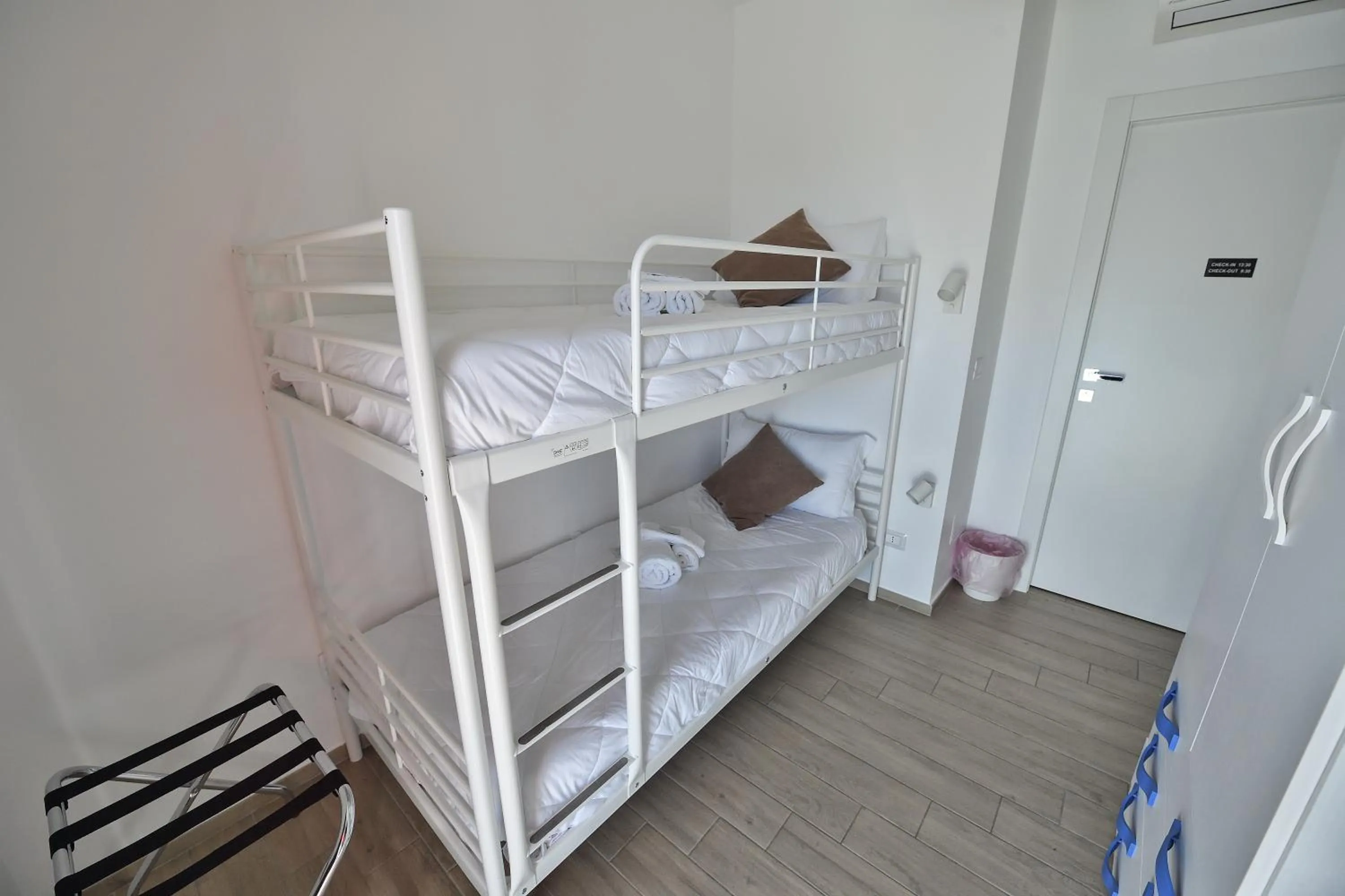 Bunk Bed in Karol Airport Bari