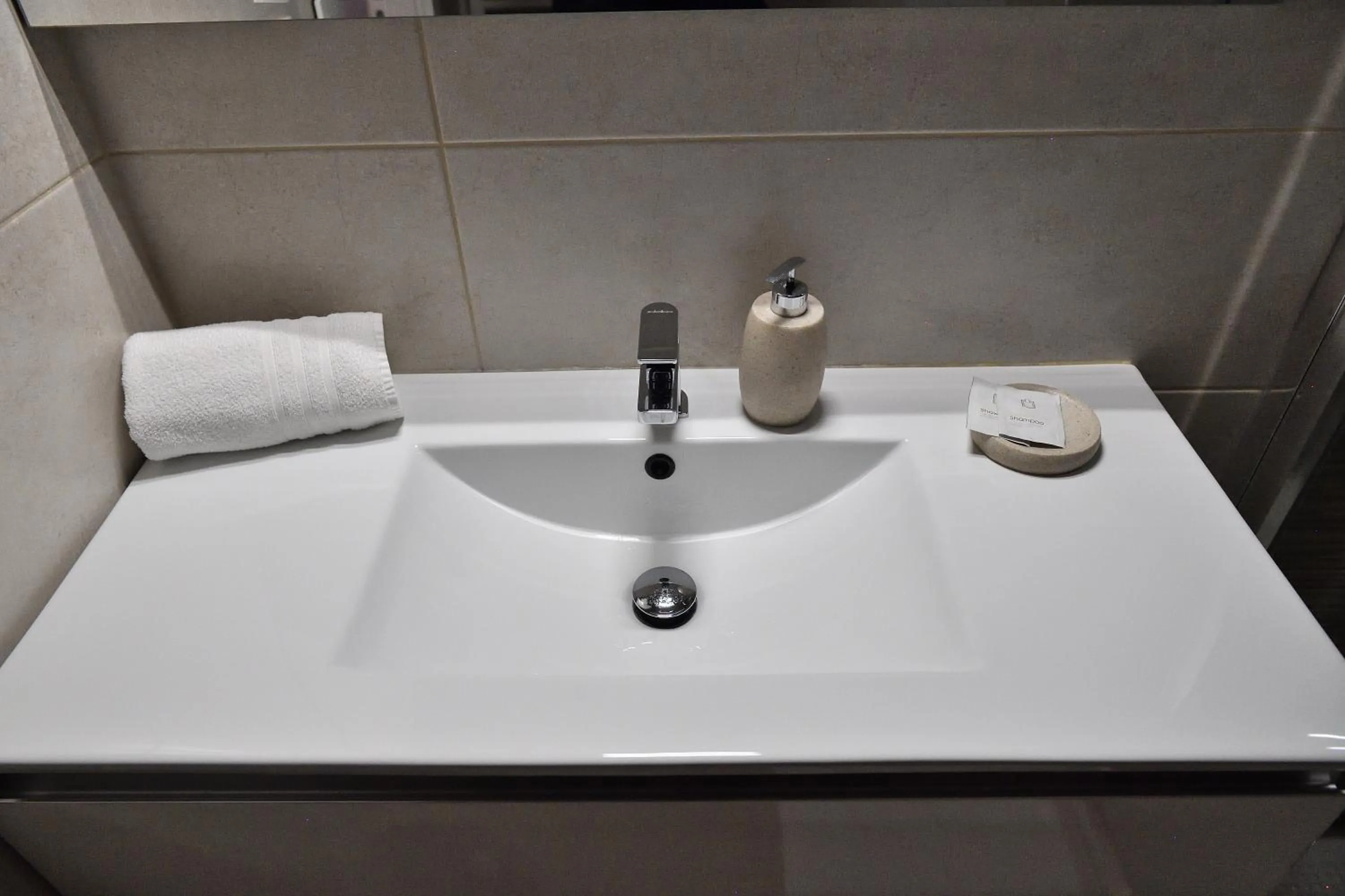 Bathroom in Karol Airport Bari