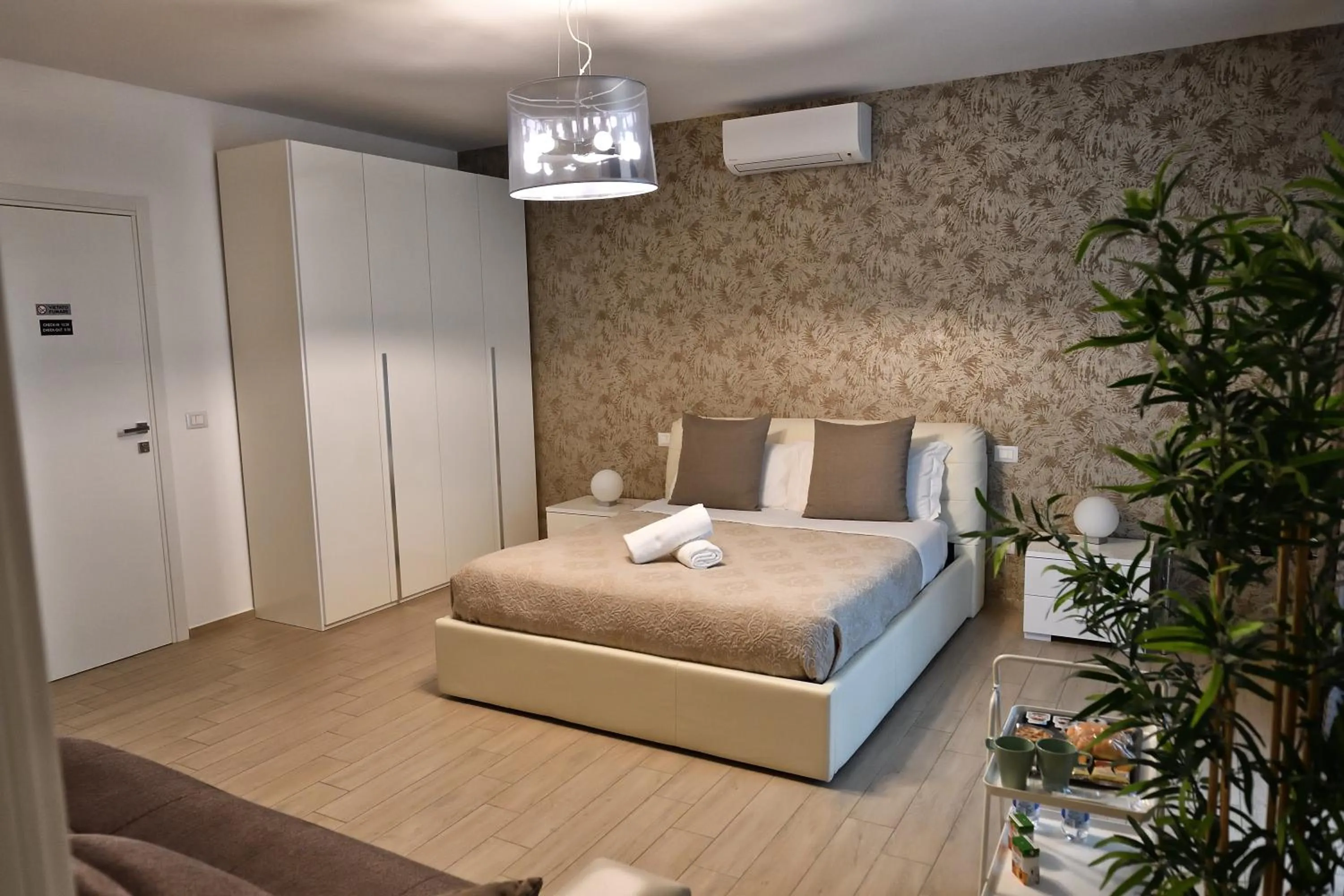 Photo of the whole room in Karol Airport Bari