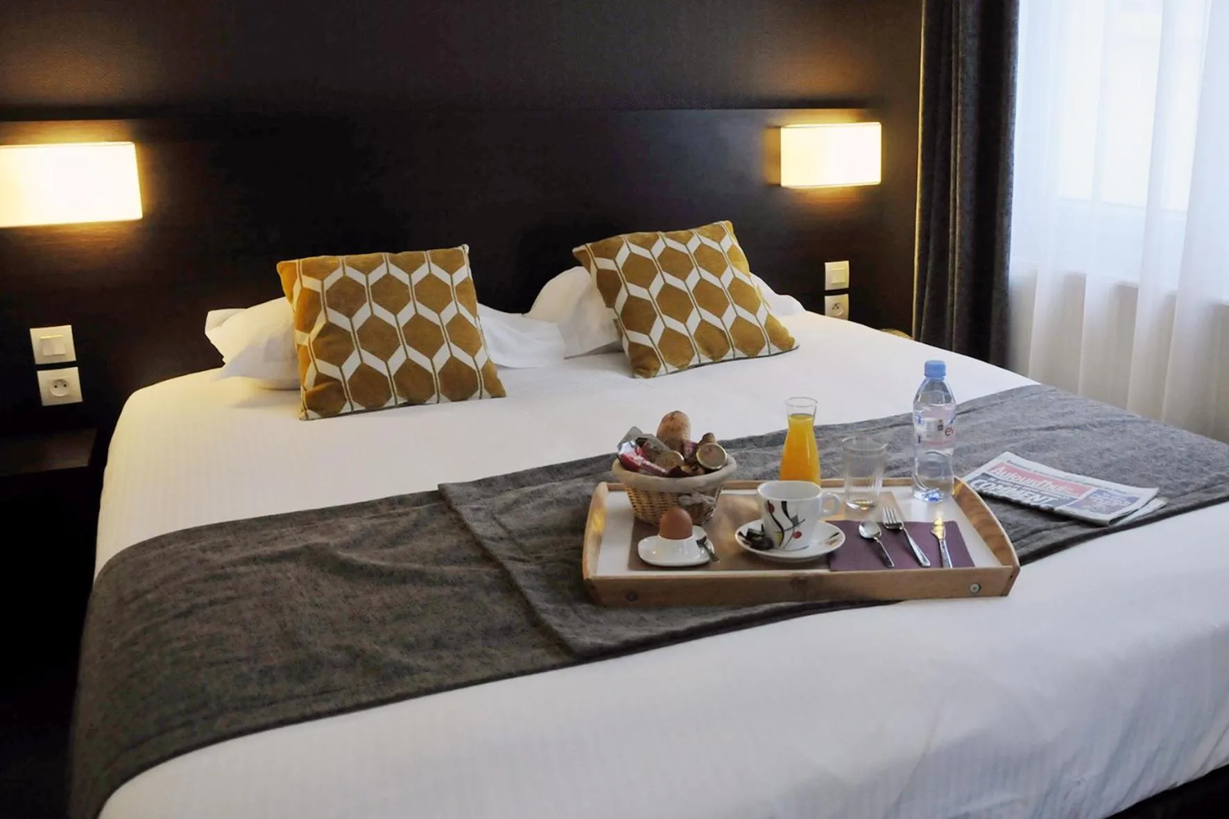 Breakfast, Bed in Hôtel Des Quatrans