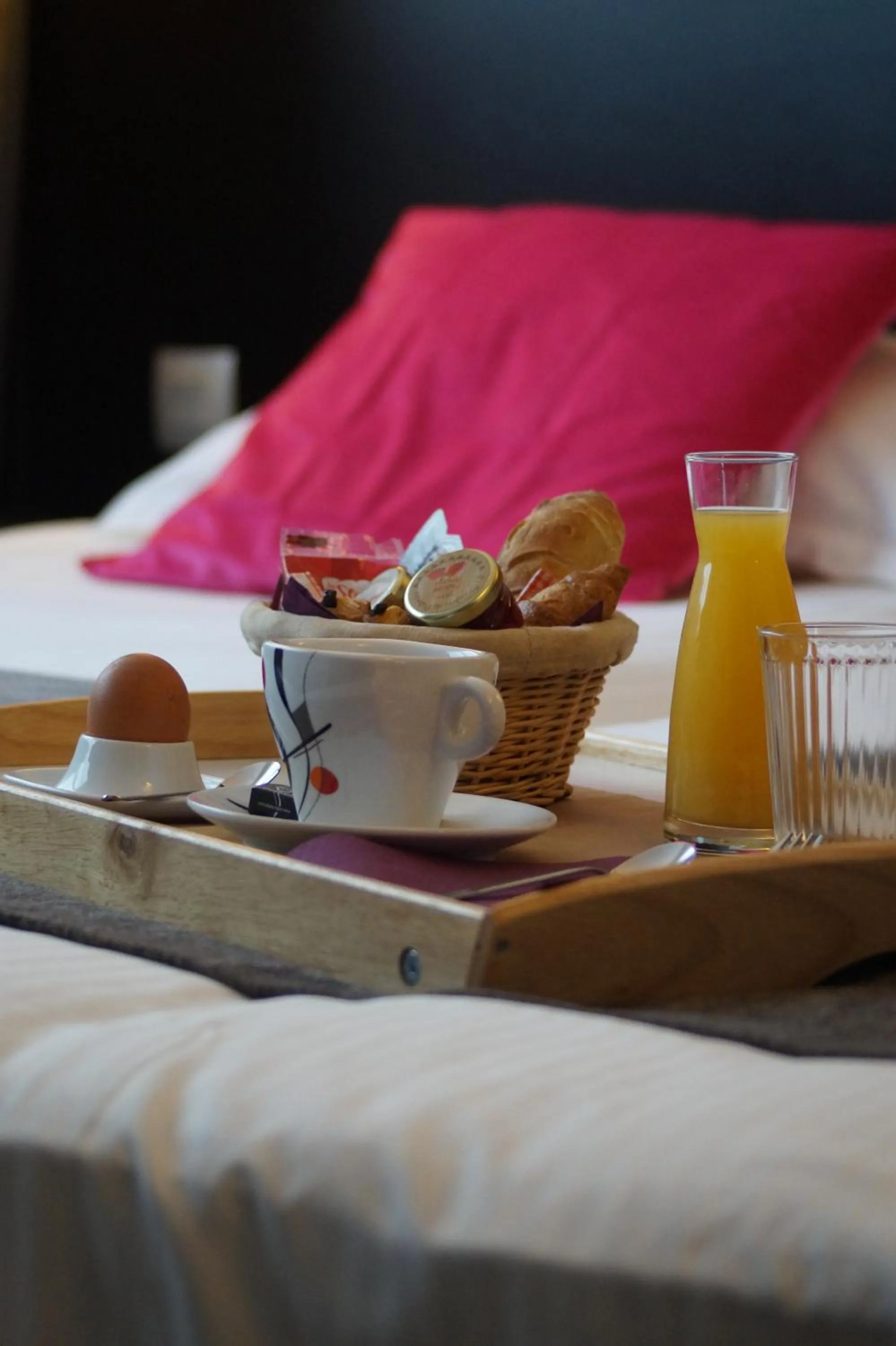 Continental breakfast, Bed in Hôtel Des Quatrans