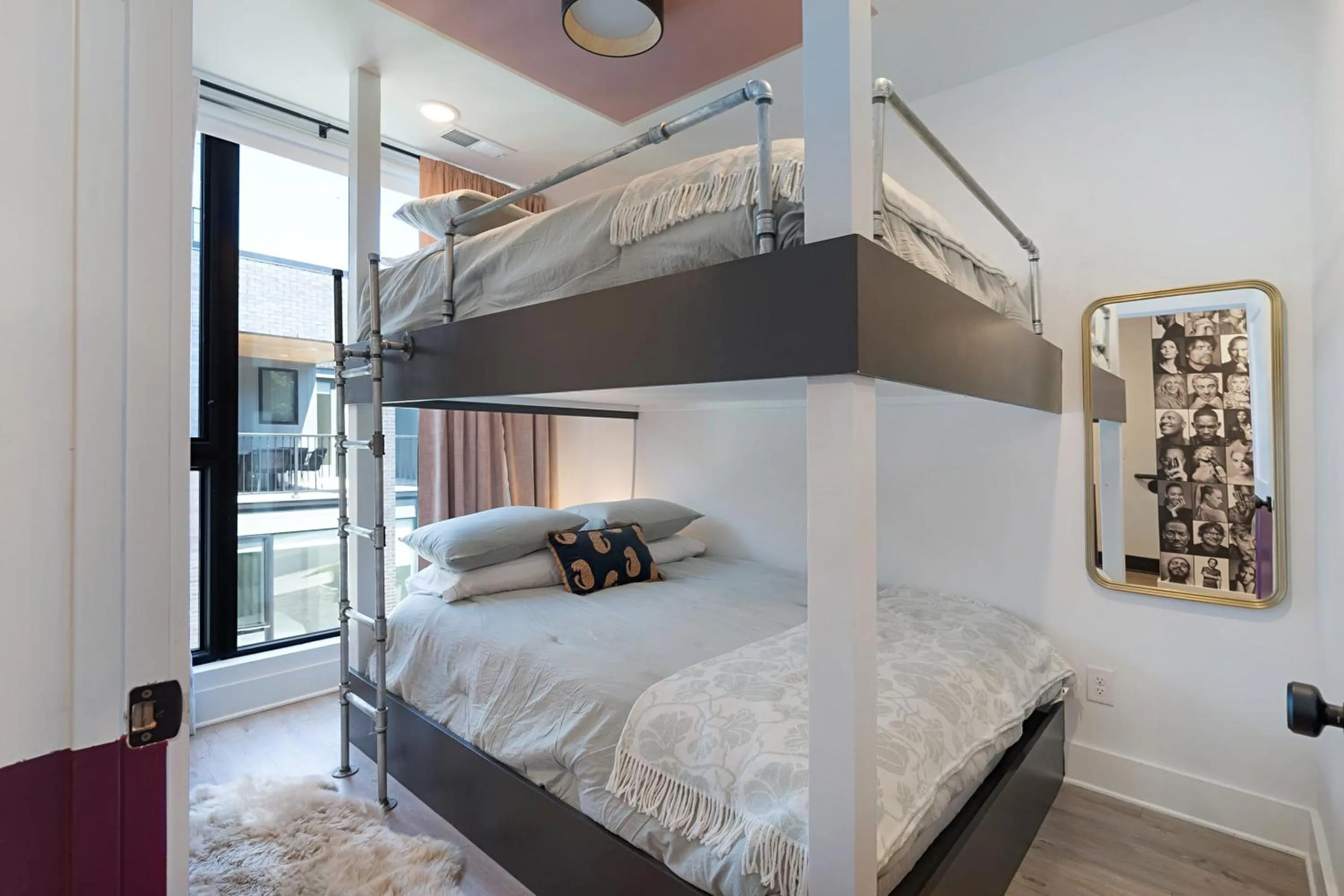 Other, Bed in The Grove 4 by AvantStay Ideal Music Location