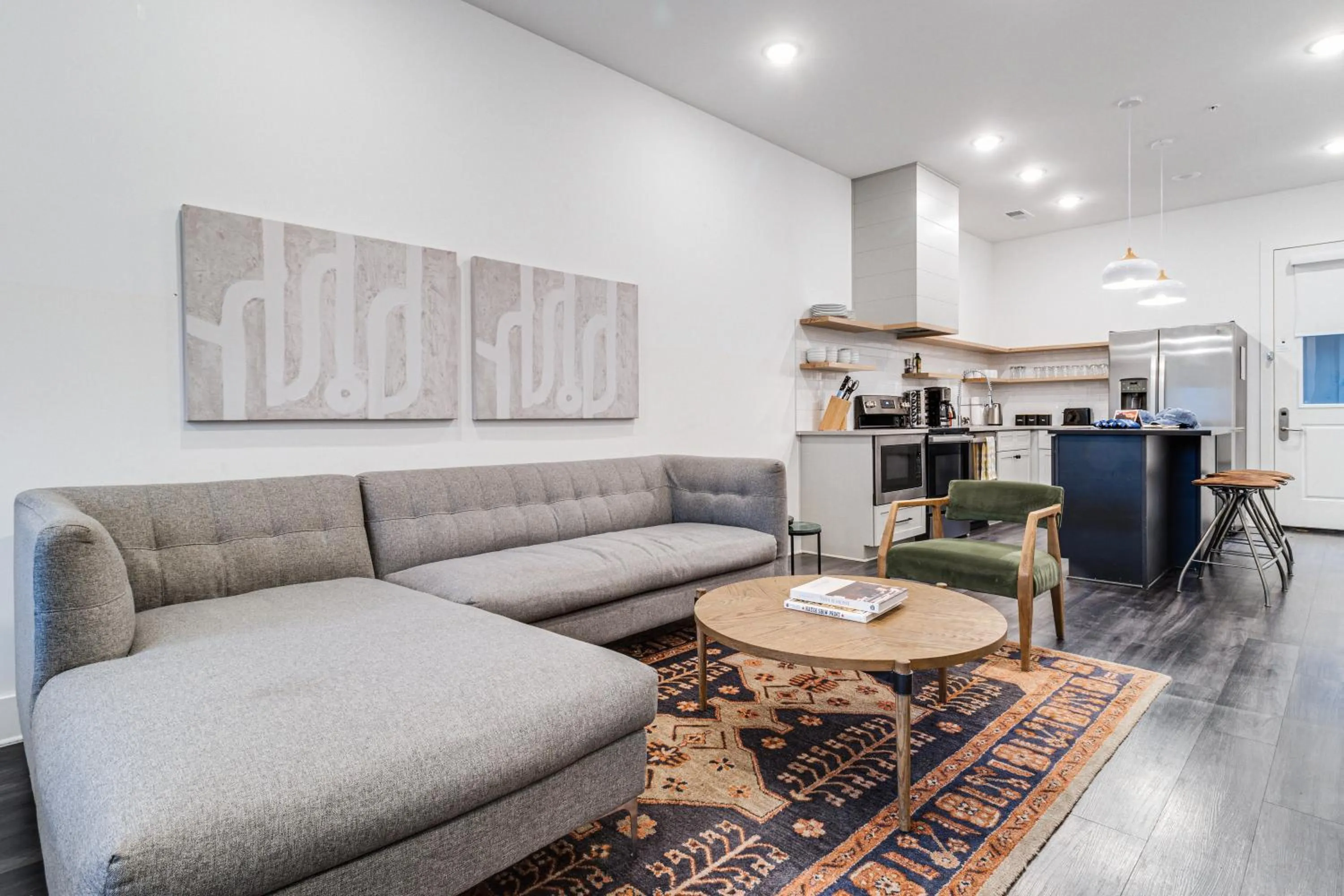 Living room in Sonder The High Note