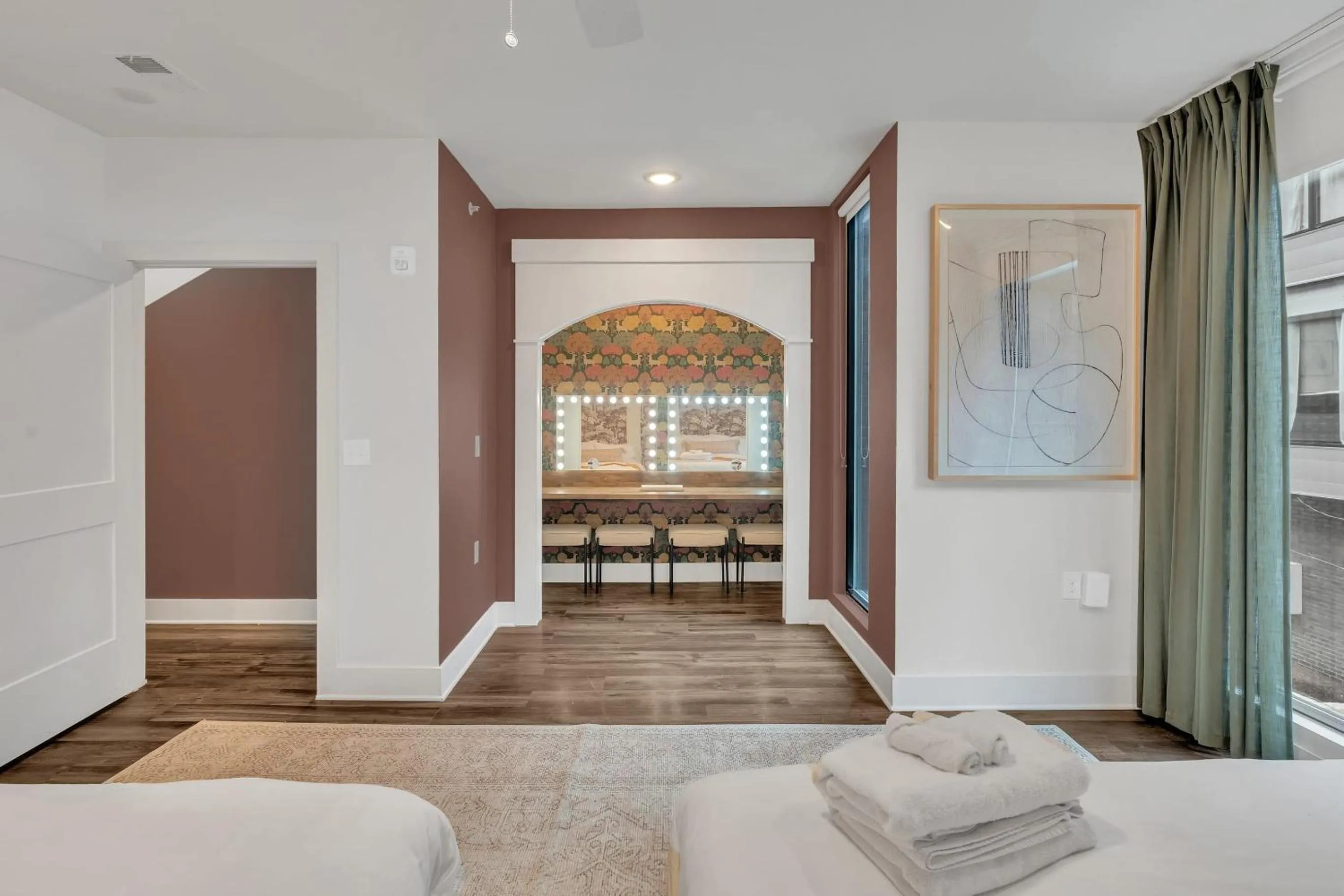 Other, Bed in The Grove 4 by AvantStay Ideal Music Location