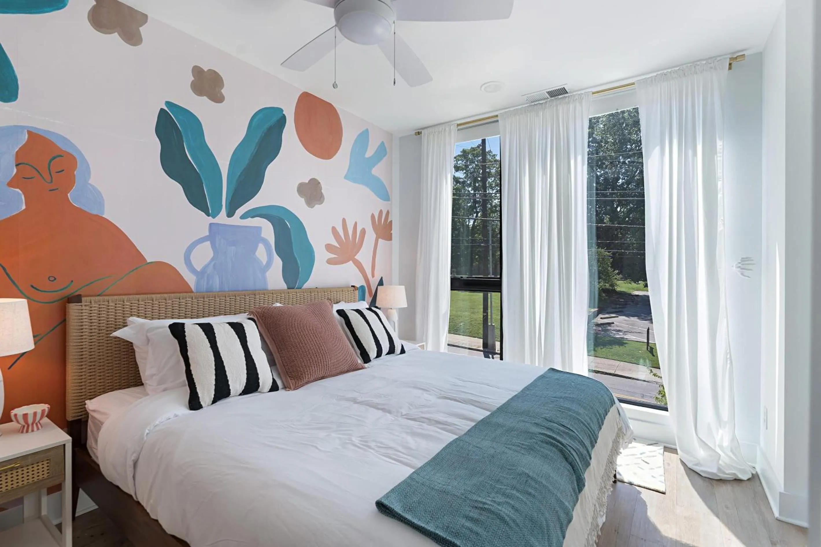 Other, Bed in The Grove 4 by AvantStay Ideal Music Location