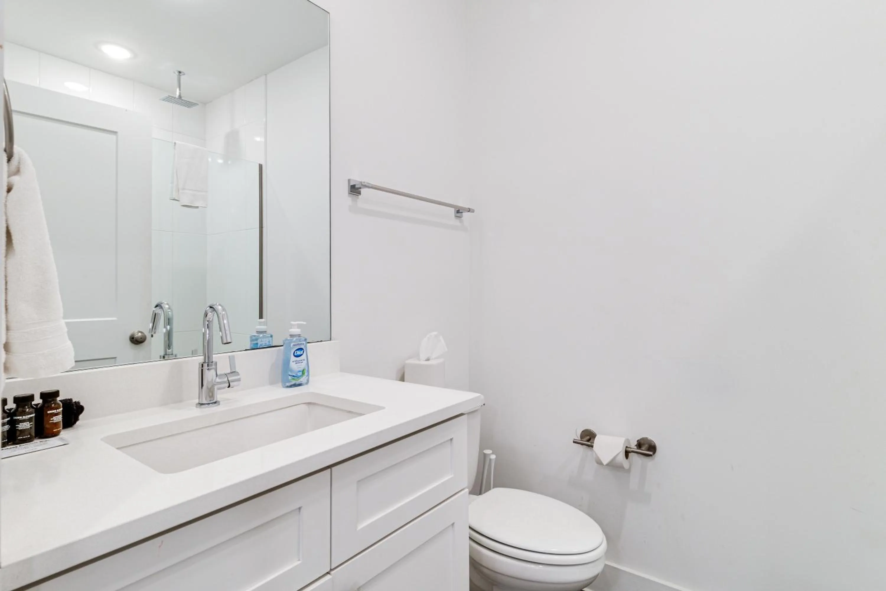 Toilet in Sonder The High Note