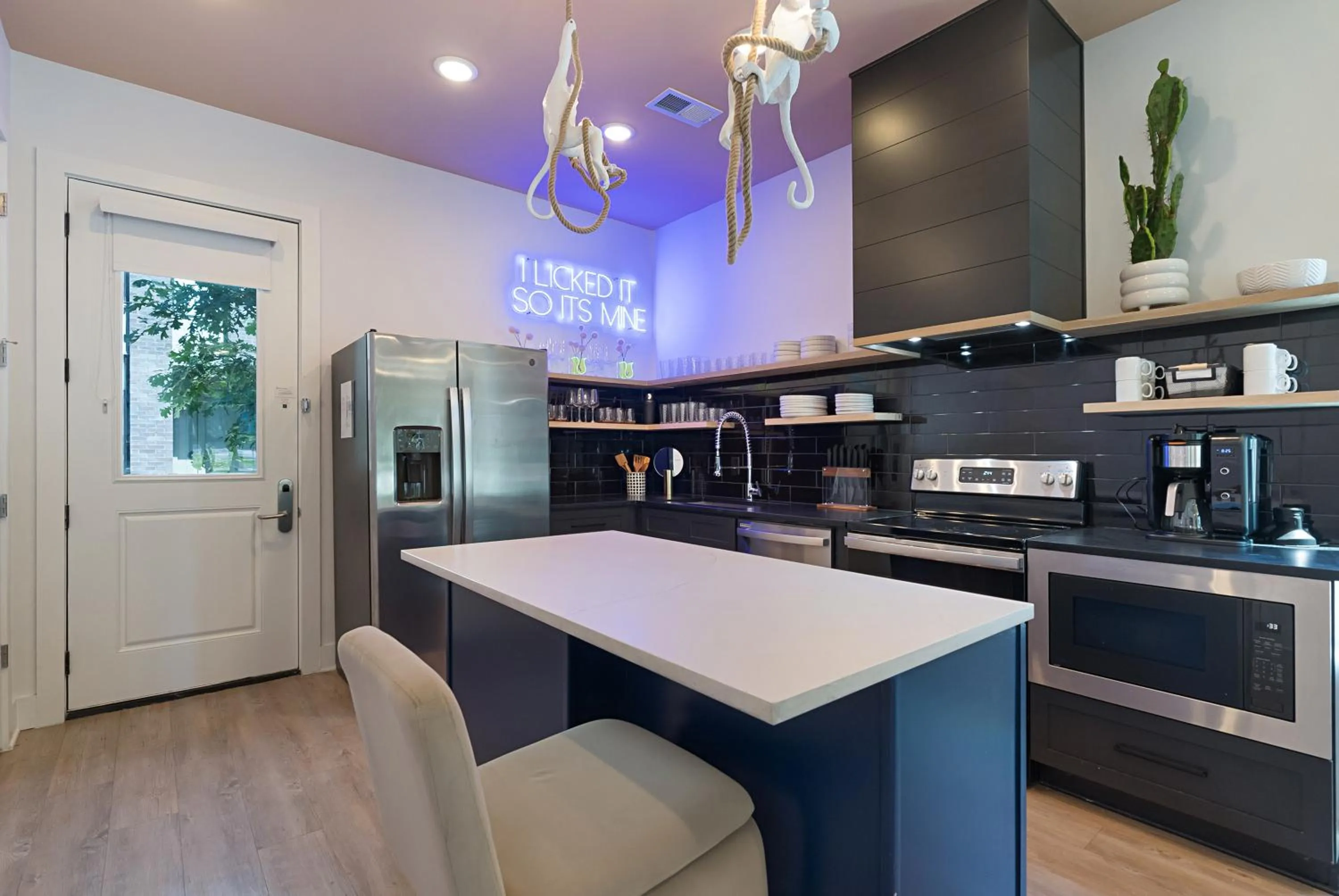 Kitchen or kitchenette in Sonder The High Note