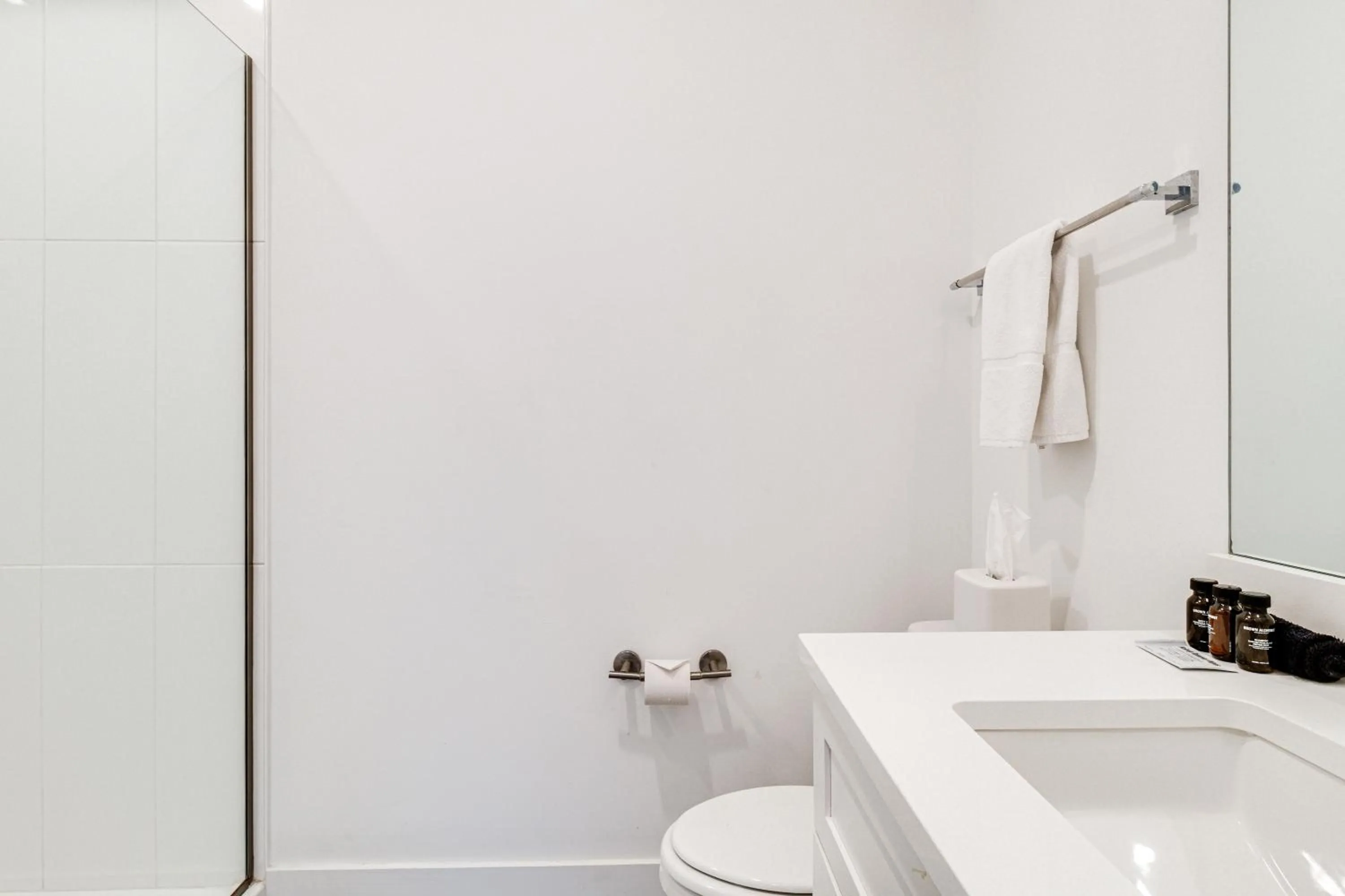 Bathroom in Sonder The High Note