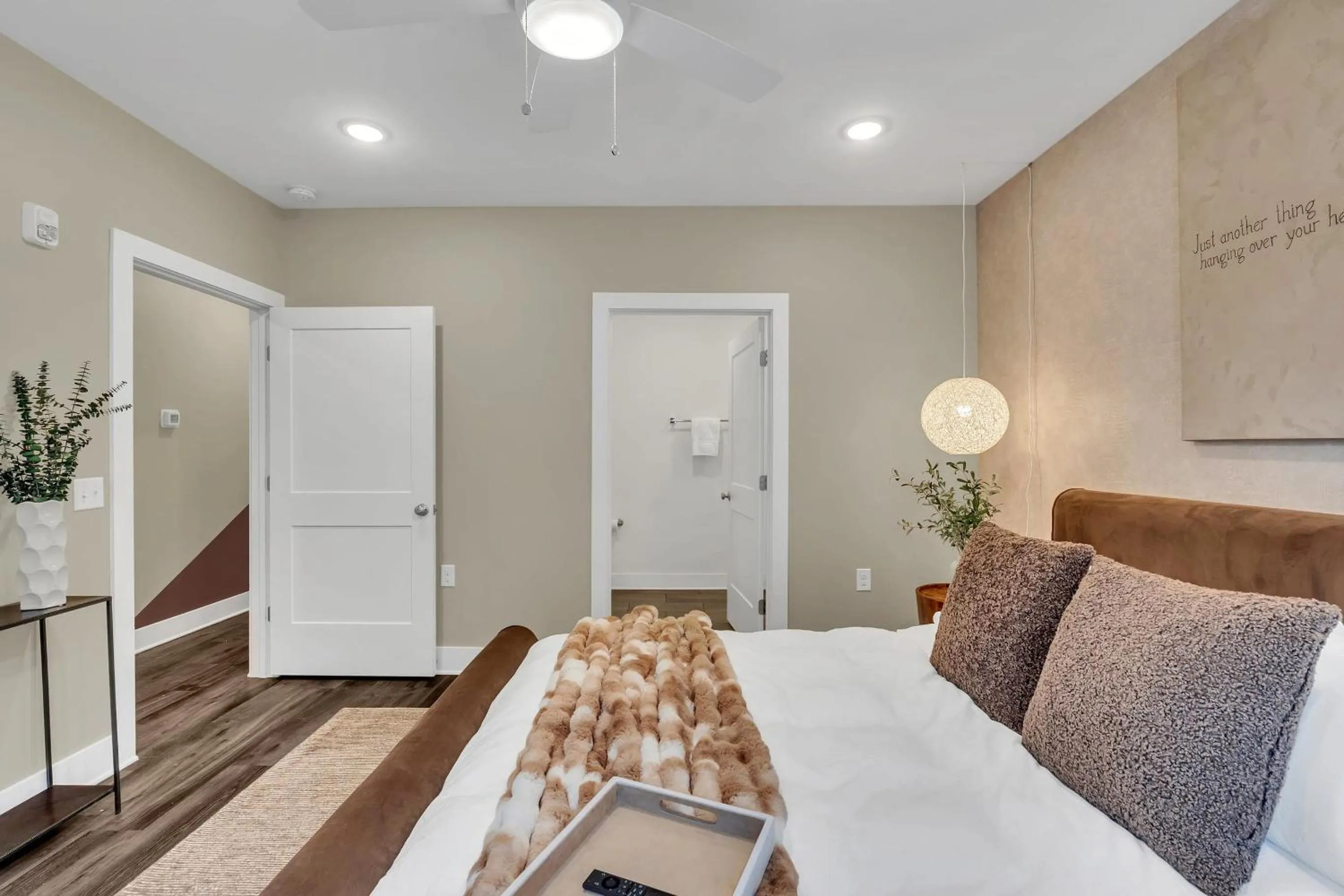 Other, Bed in The Grove 4 by AvantStay Ideal Music Location