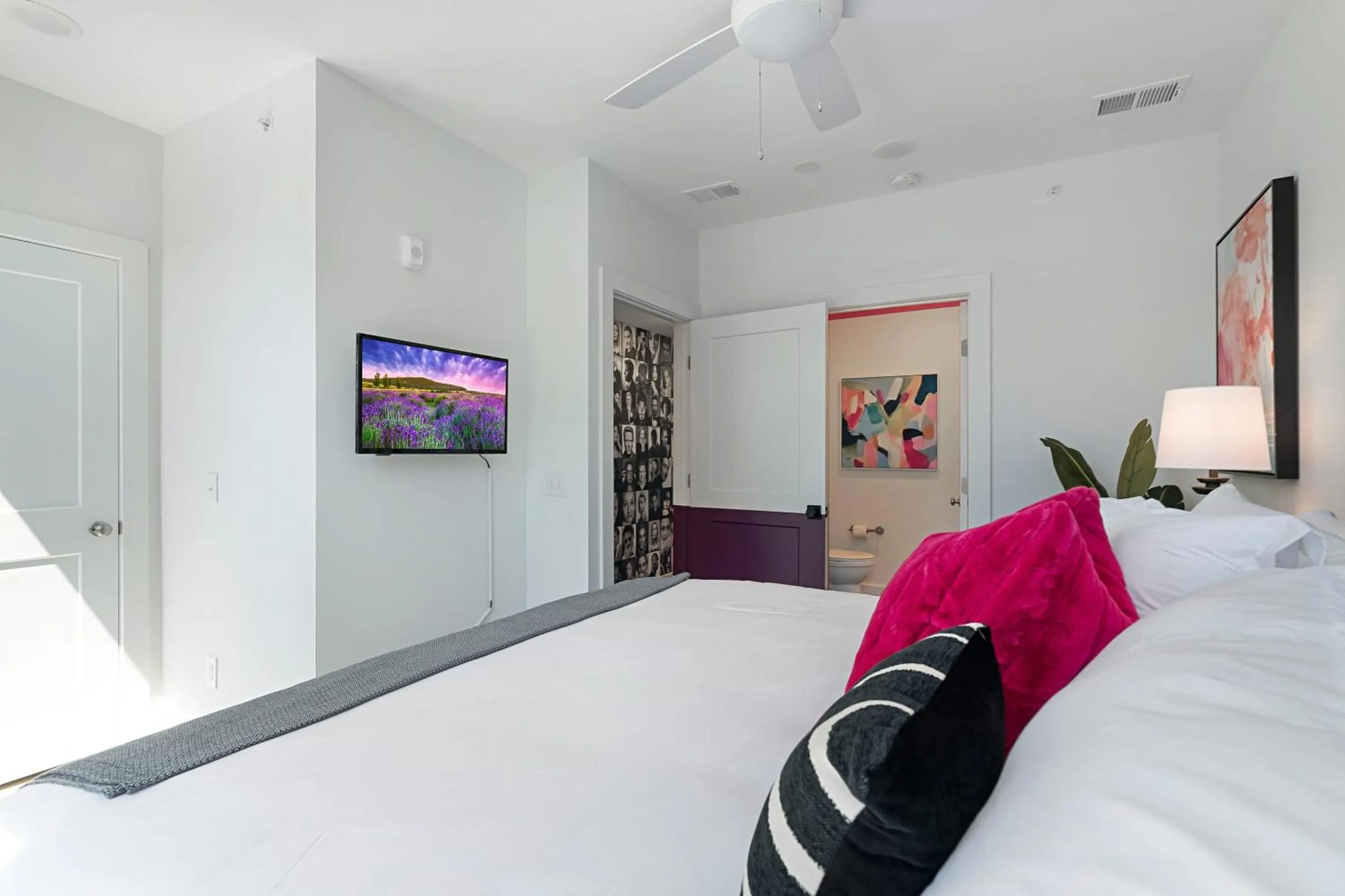 Other, Bed in The Grove 4 by AvantStay Ideal Music Location