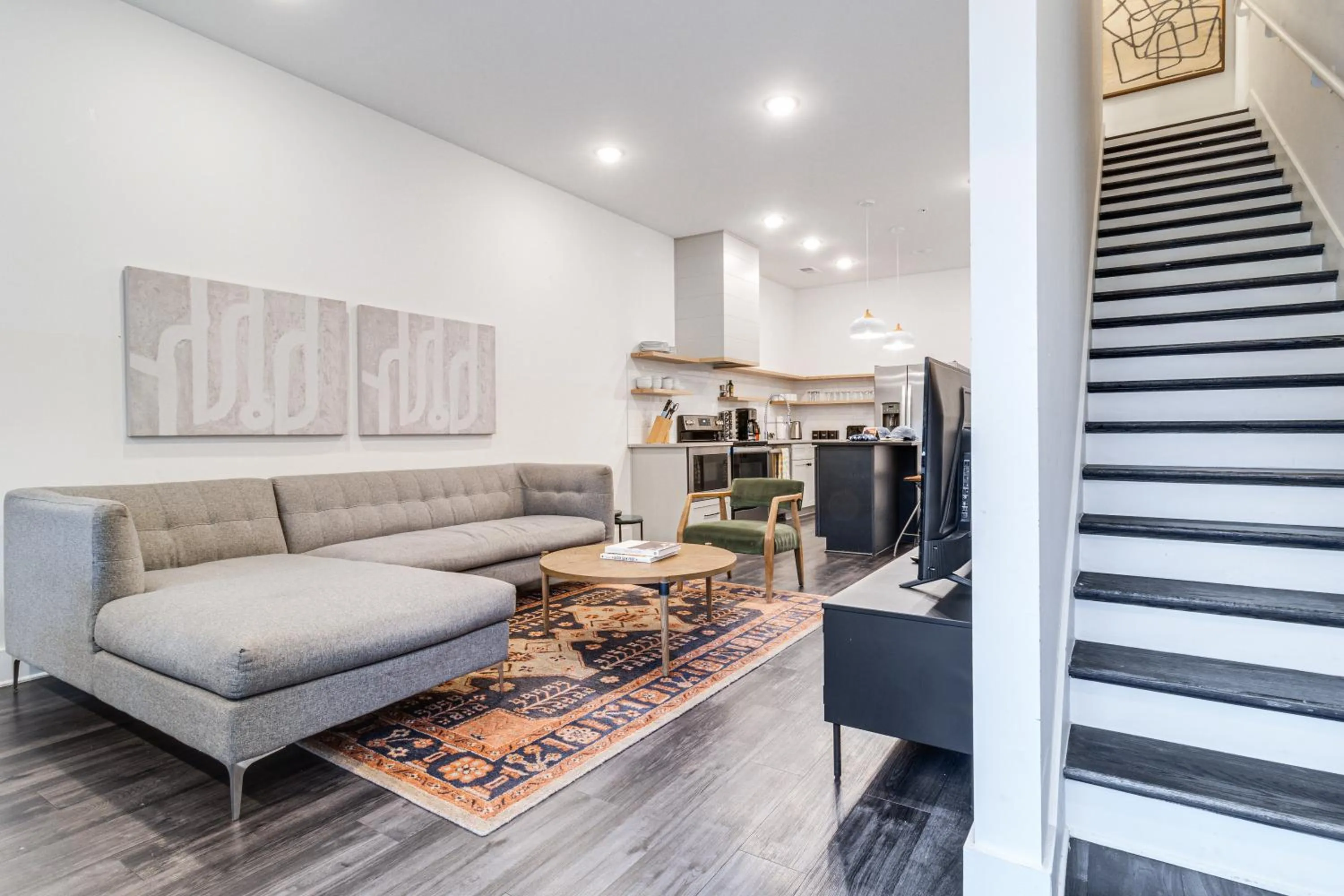 Living room in Sonder The High Note